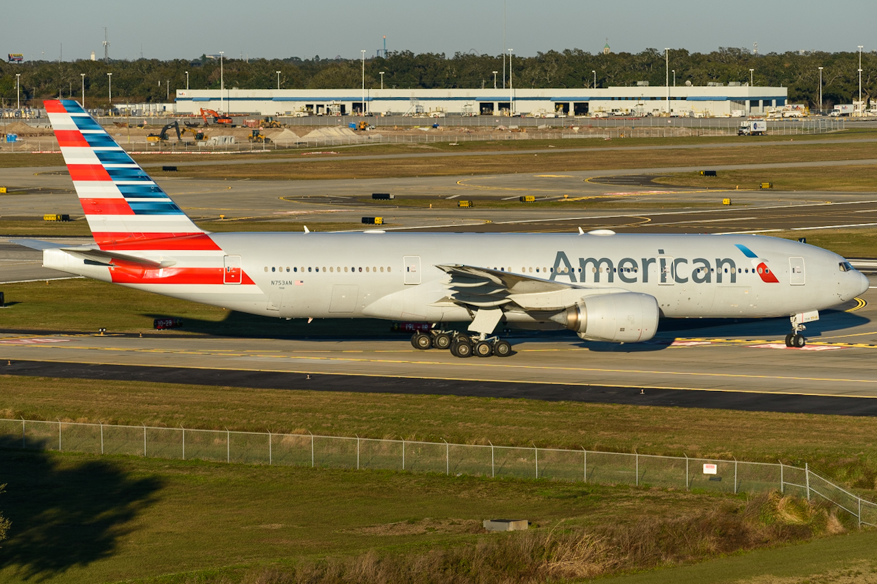 Full size: American Airlines Boeing 777-200ER N753AN at Tampa International Airport
