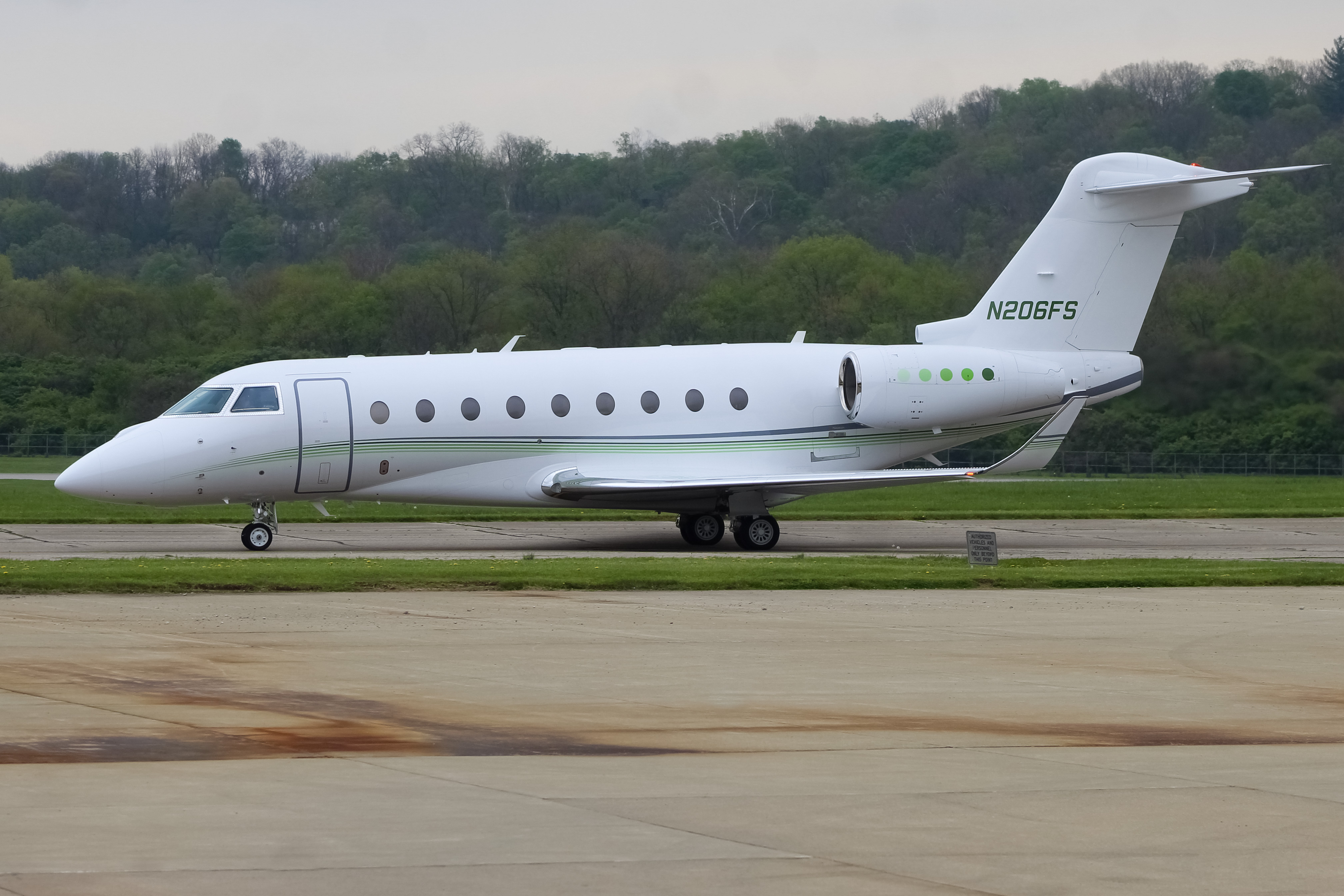 Full size: PRIVATE Gulfstream G280 N206FS at Cincinnati Municipal Airport/Lunken Field