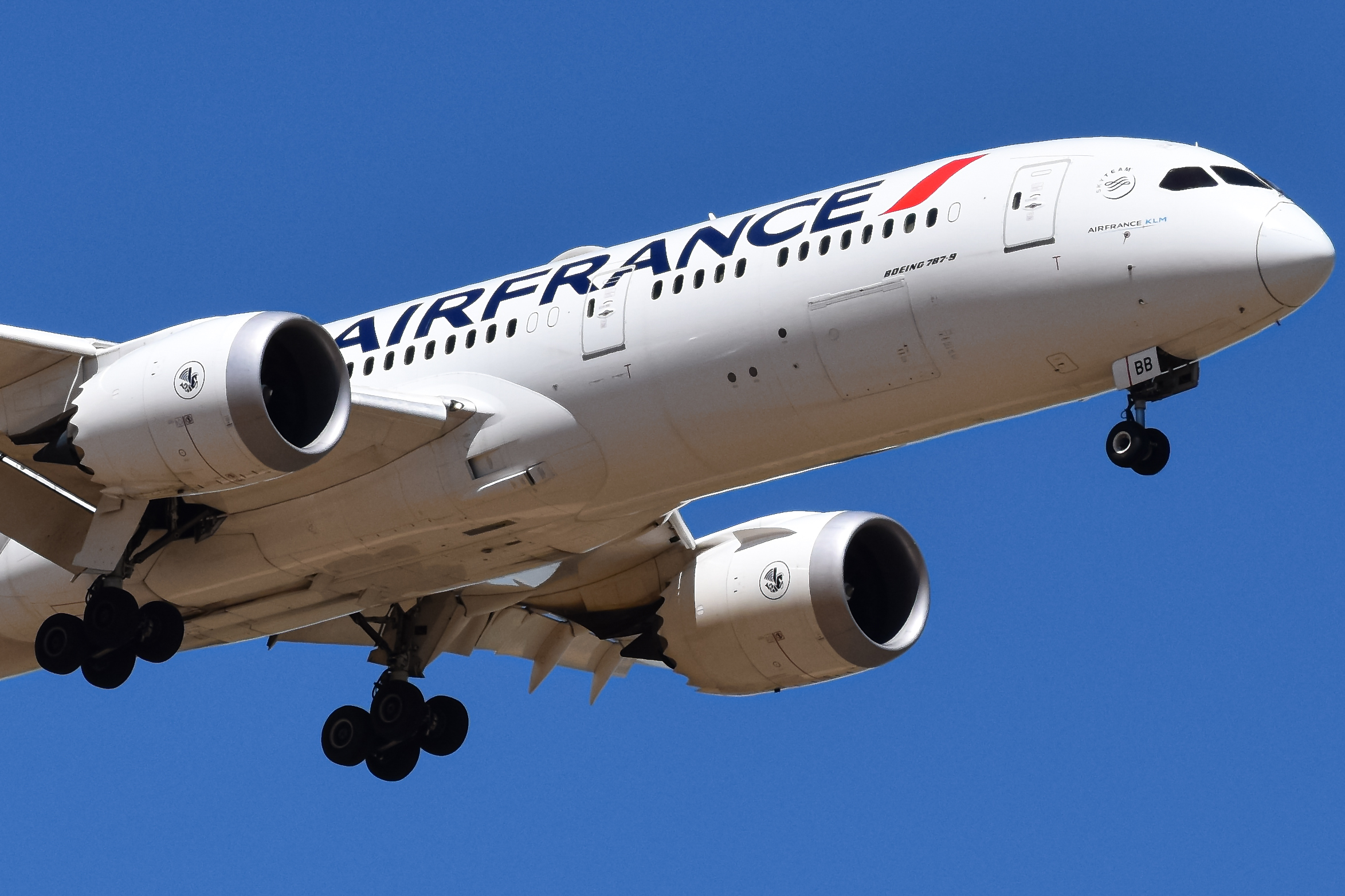 Full size: Air France Boeing 787-9 F-HRBB at Denver International Airport
