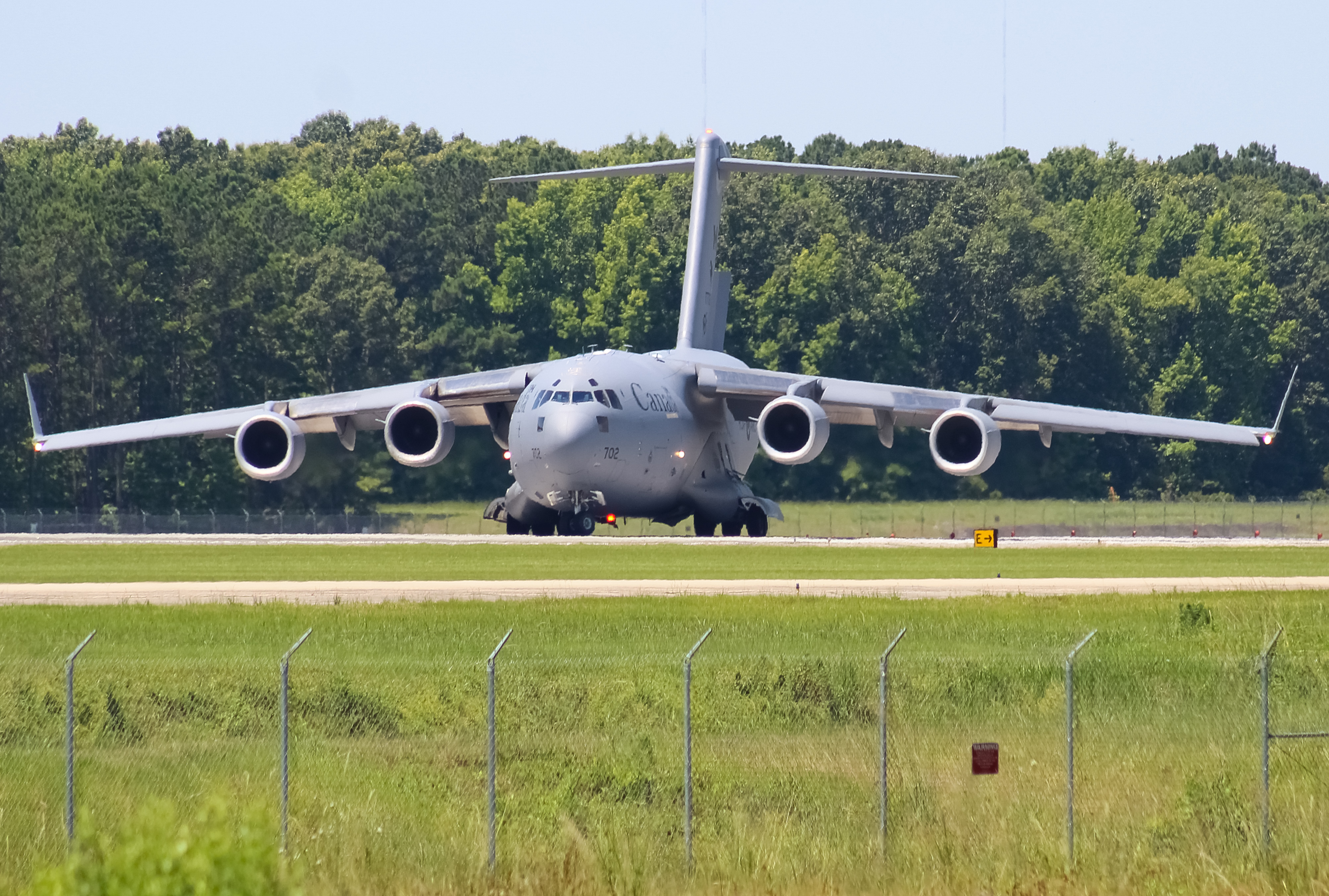 Full size: Royal Canadian Air Force Boeing C-17 Globemaster III 177702 at Savannah/Hilton Head International Airport