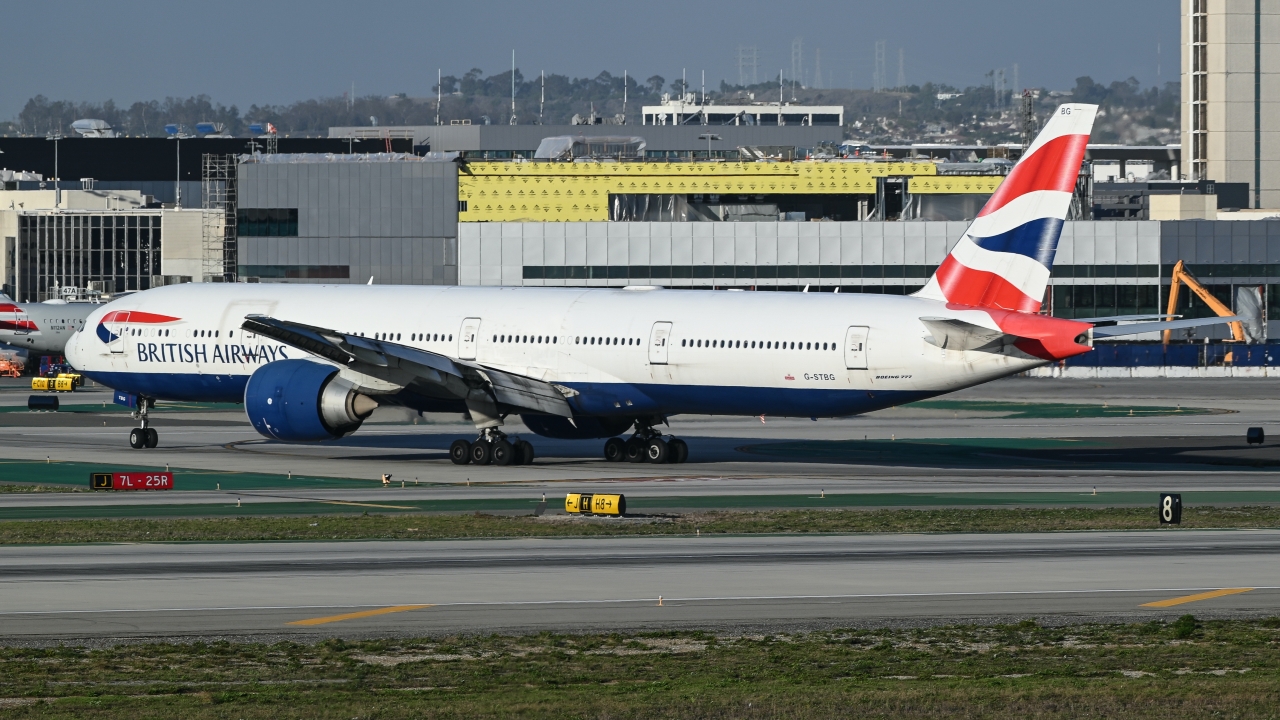 Full size: British Airways Boeing 777-300ER G-STBG at Los Angeles International Airport