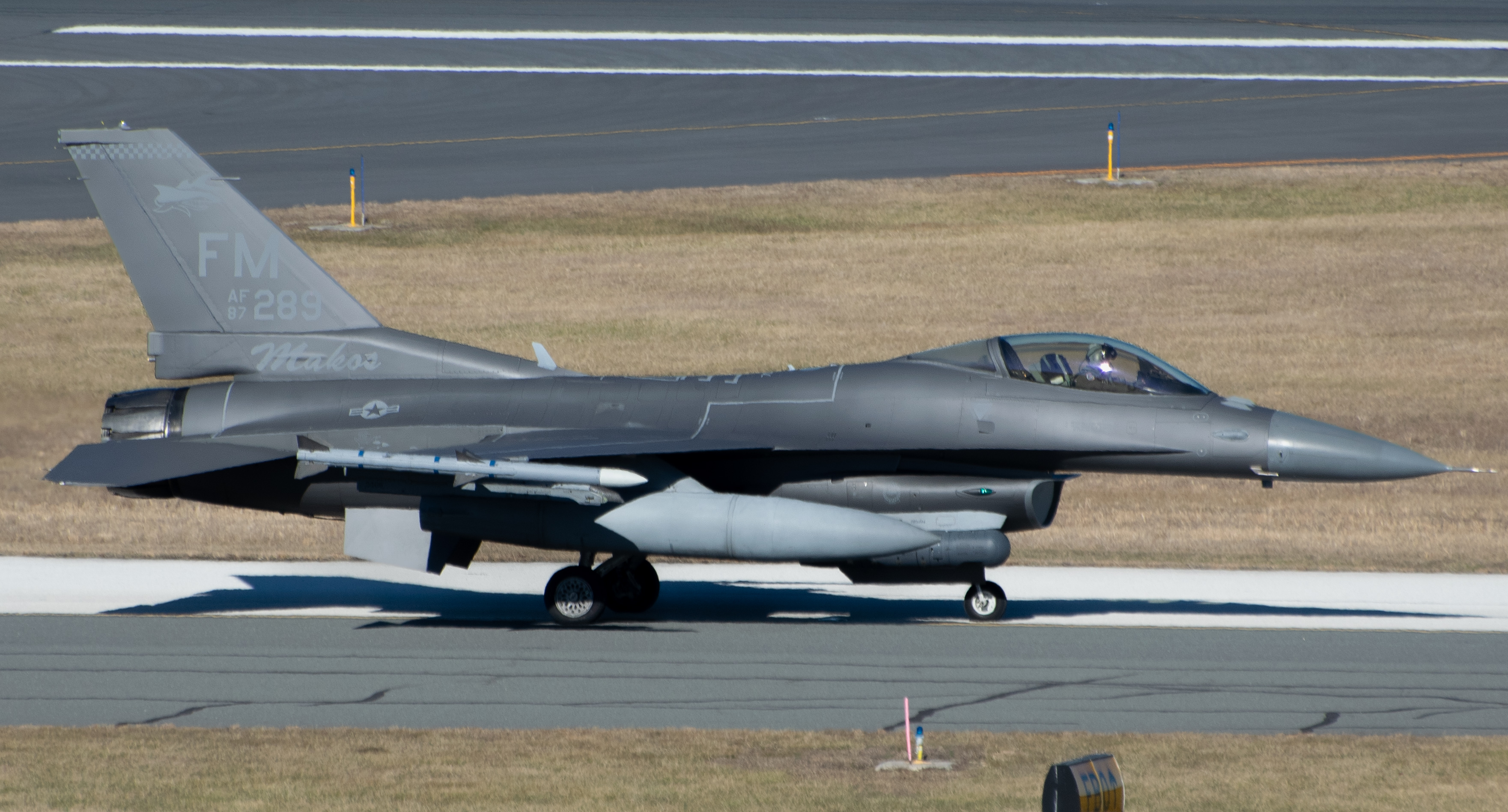 Full size: USAF - United States Air Force General Dynamics F-16 Fighting Falcon 87-0289 at Atlantic City International Airport