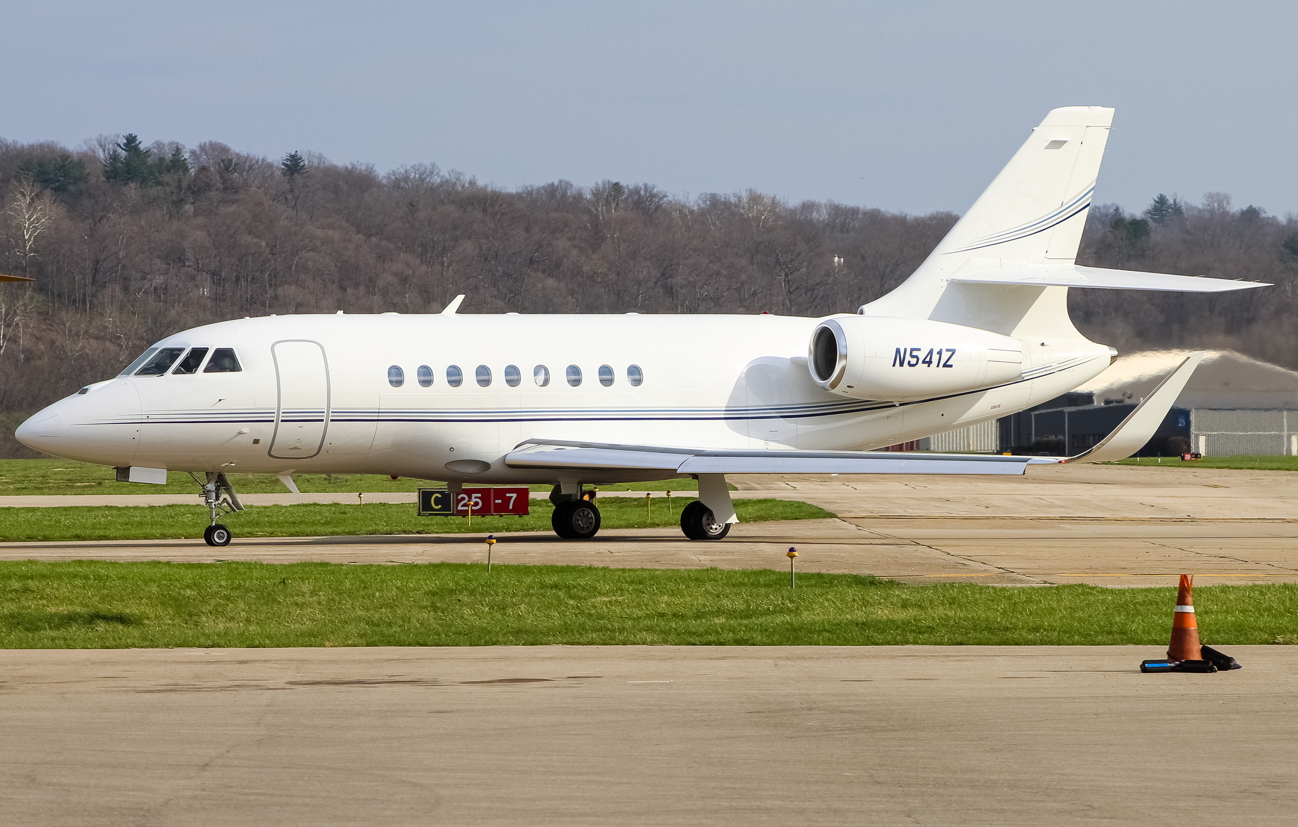 Full size: PRIVATE  Dassault Falcon 2000EX N541Z at Cincinnati Municipal Airport/Lunken Field