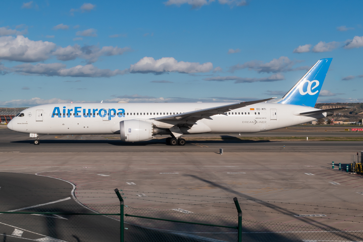 Full size: Air Europa Boeing 787-9 EC-MTI at Madrid Barajas Airport