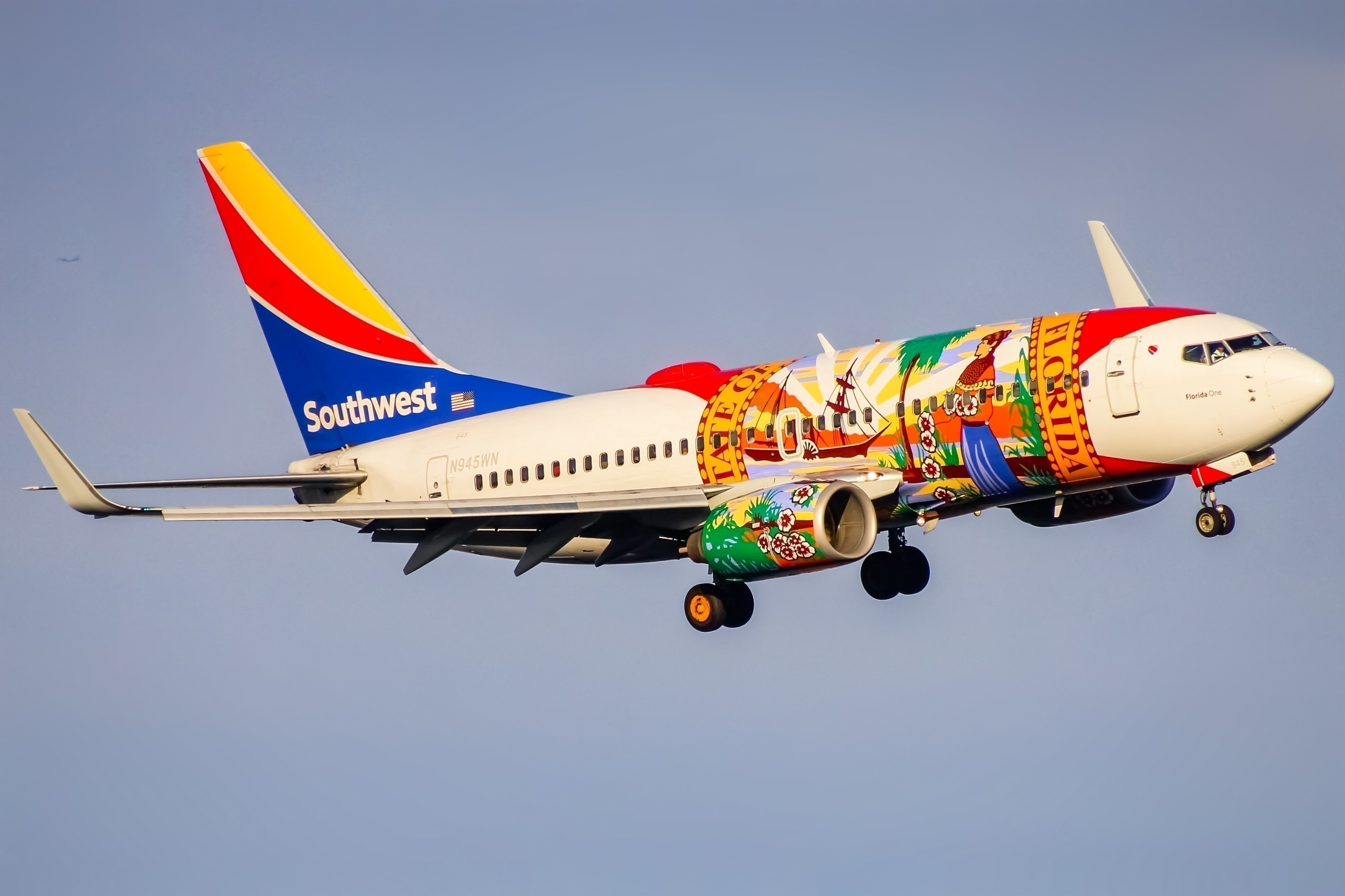Full size: Southwest Airlines  Boeing 737-700 N945WN at Ronald Reagan National Airport