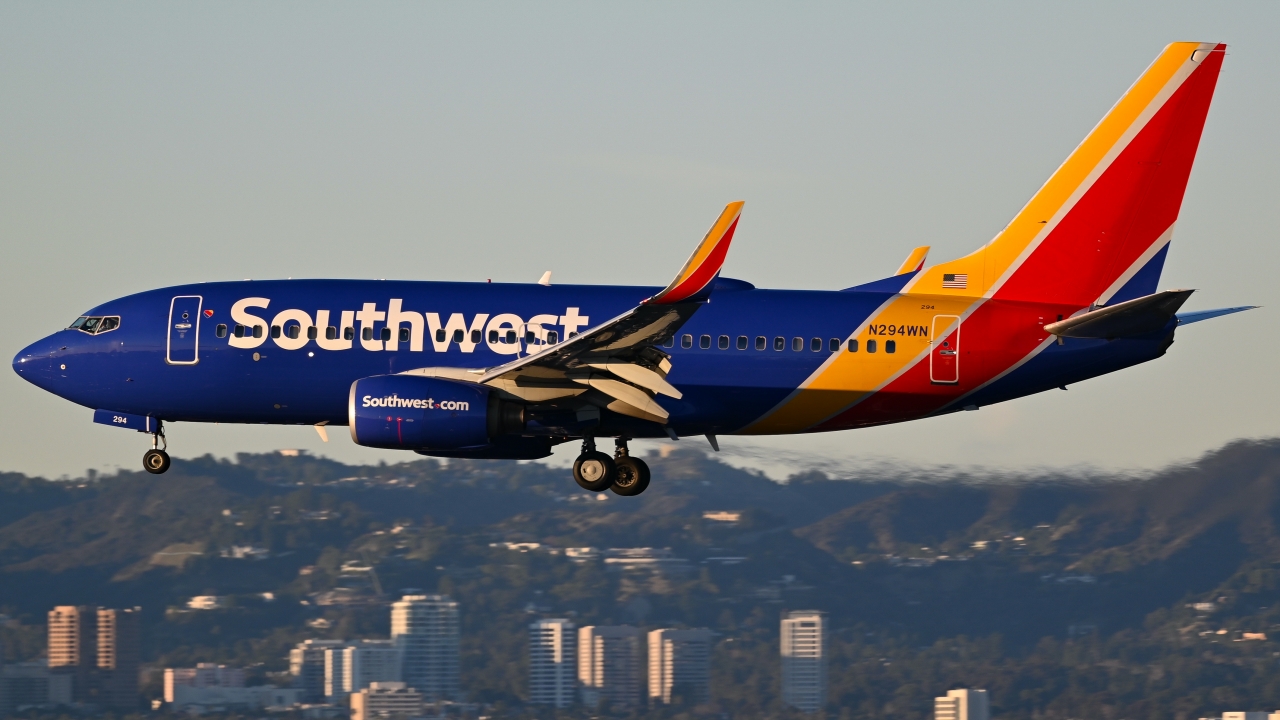 Full size: Southwest Airlines Boeing 737-700 N294WN at Los Angeles International Airport