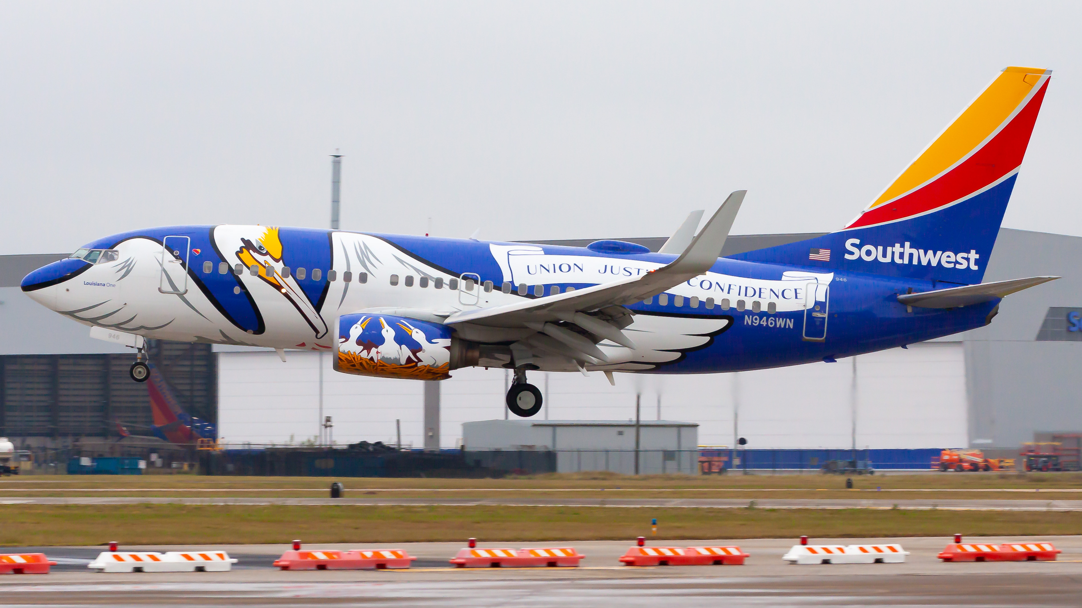 Full size: Southwest Airlines Boeing 737-700 N946WN at William P Hobby Airport