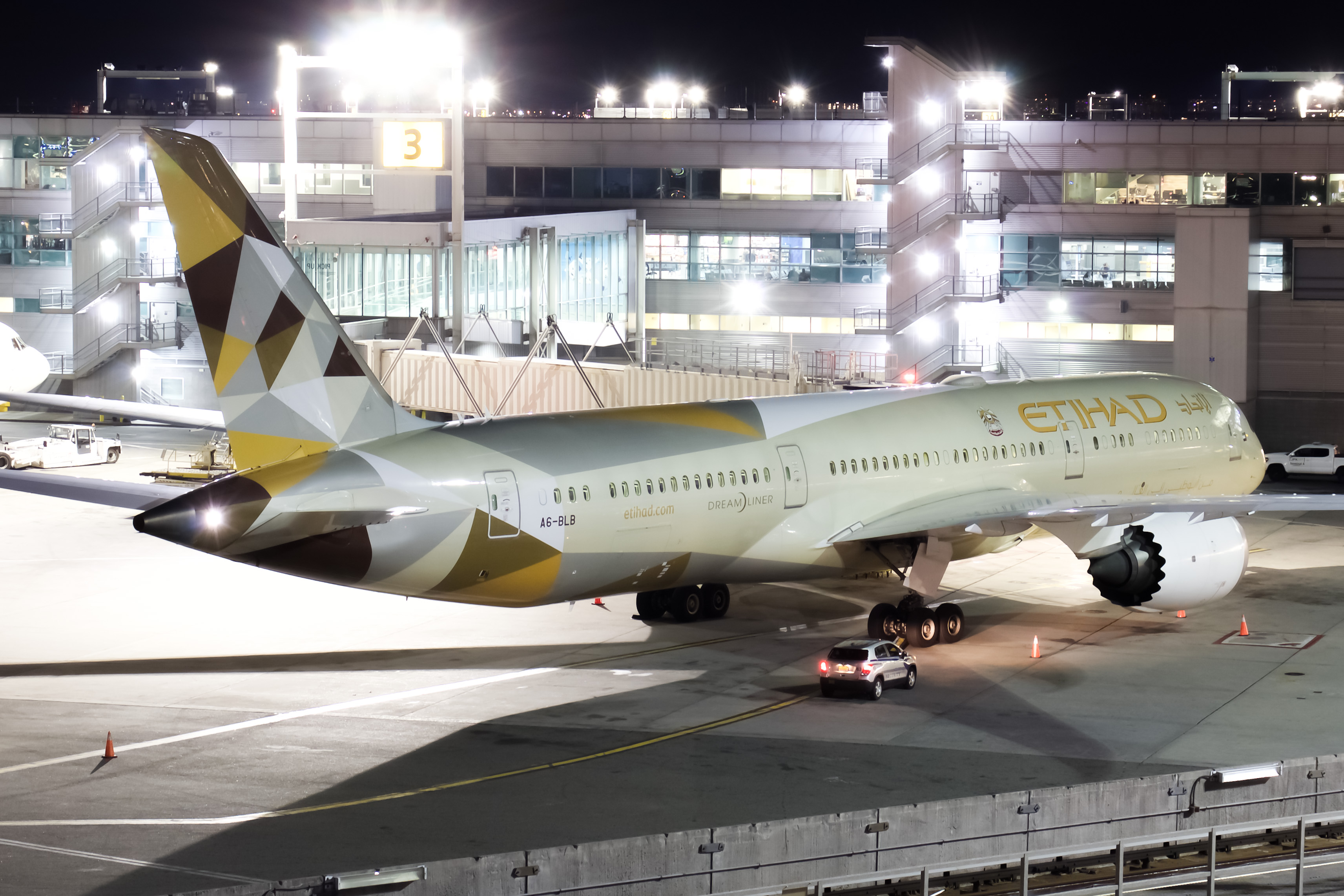 Full size: Etihad Airways Boeing 787-9 A6-BLB at John F. Kennedy International Airport