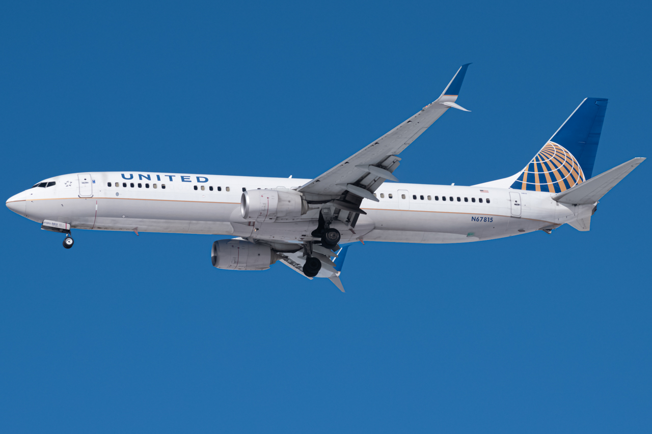 Full size: United Airlines Boeing 737-900ER N67815 at Denver International Airport