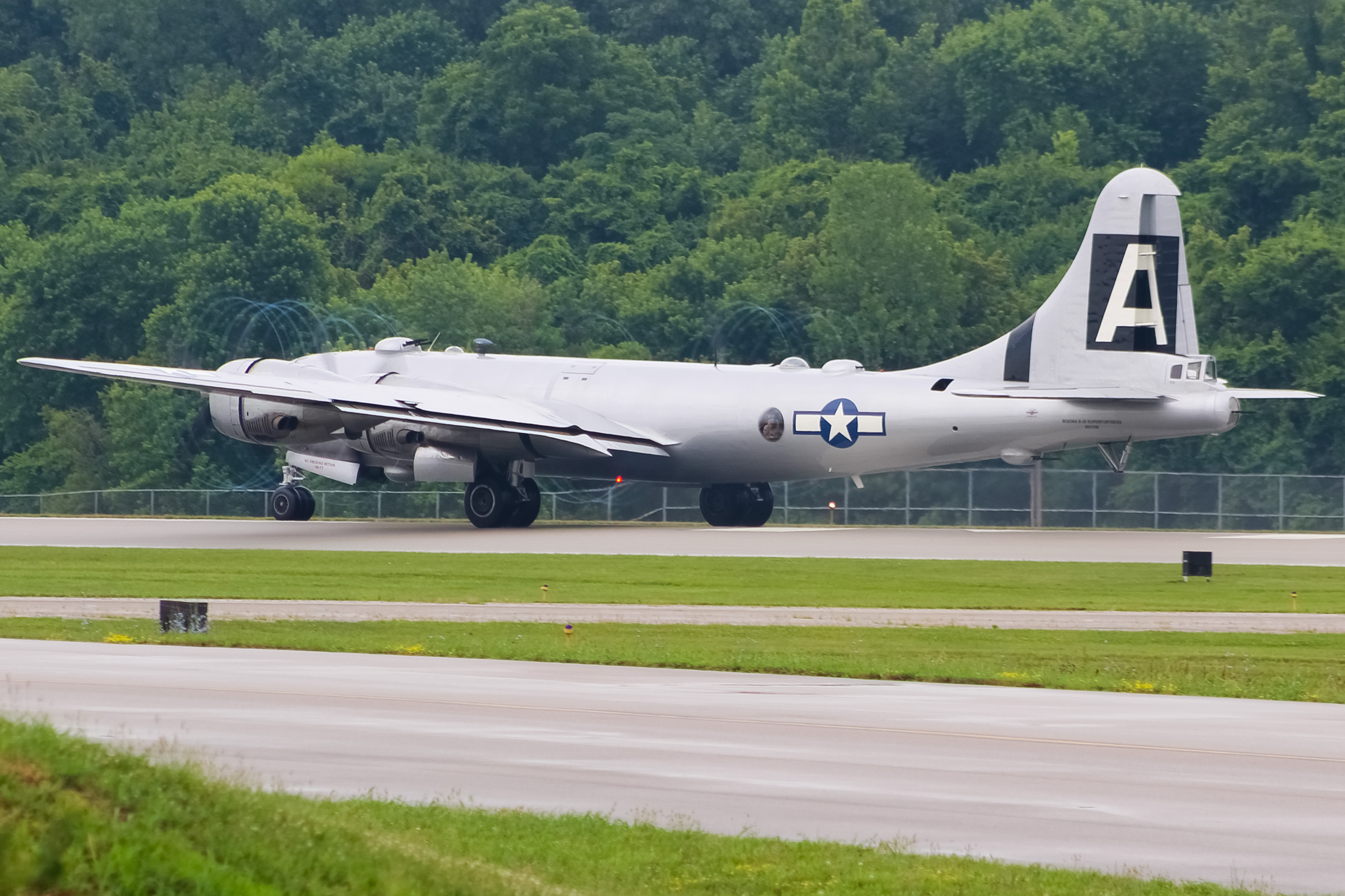 Full size: PRIVATE Boeing B-29 SuperFortress N529B at Cincinnati Municipal Airport/Lunken Field