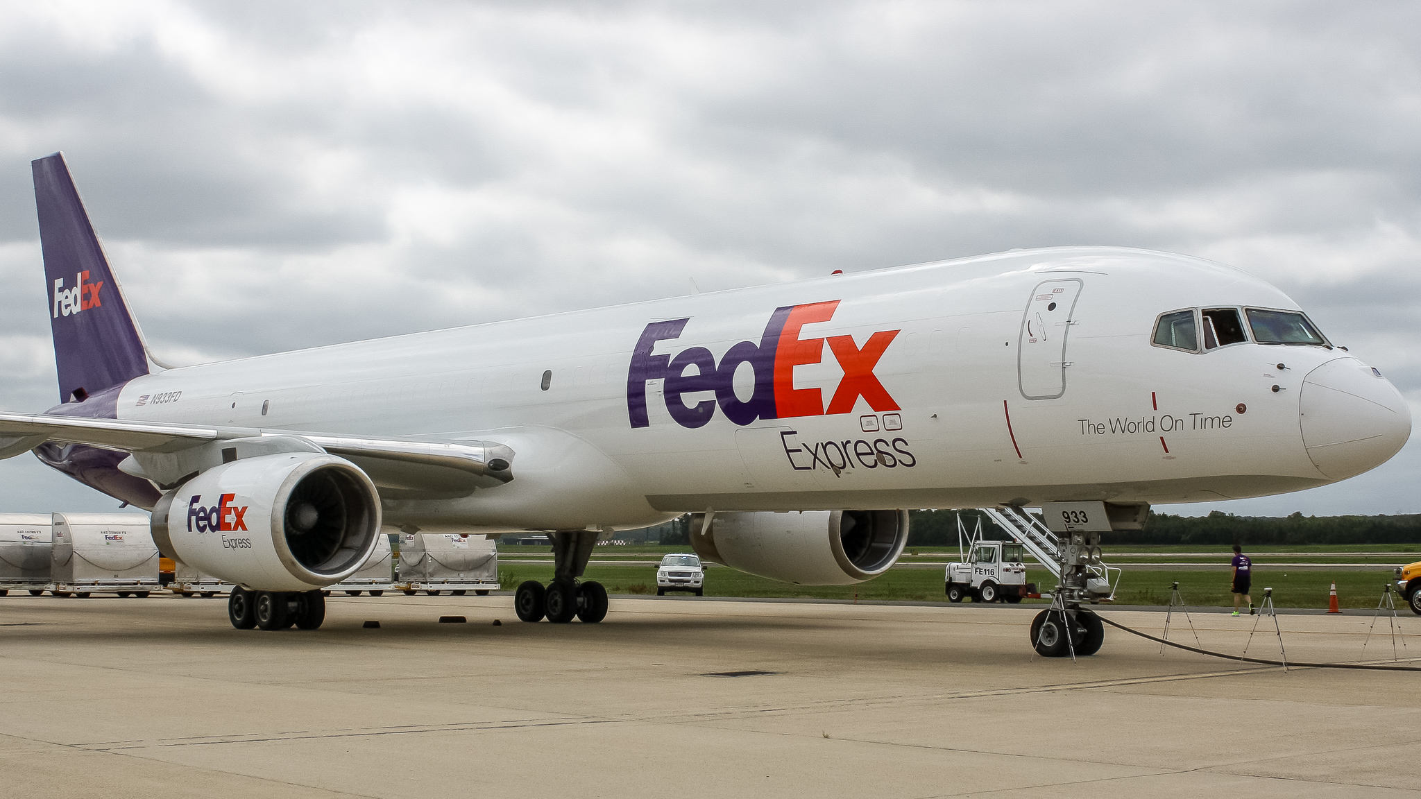 Full size: FedEx Boeing 757-200 N933FD at Washington Dulles International Airport