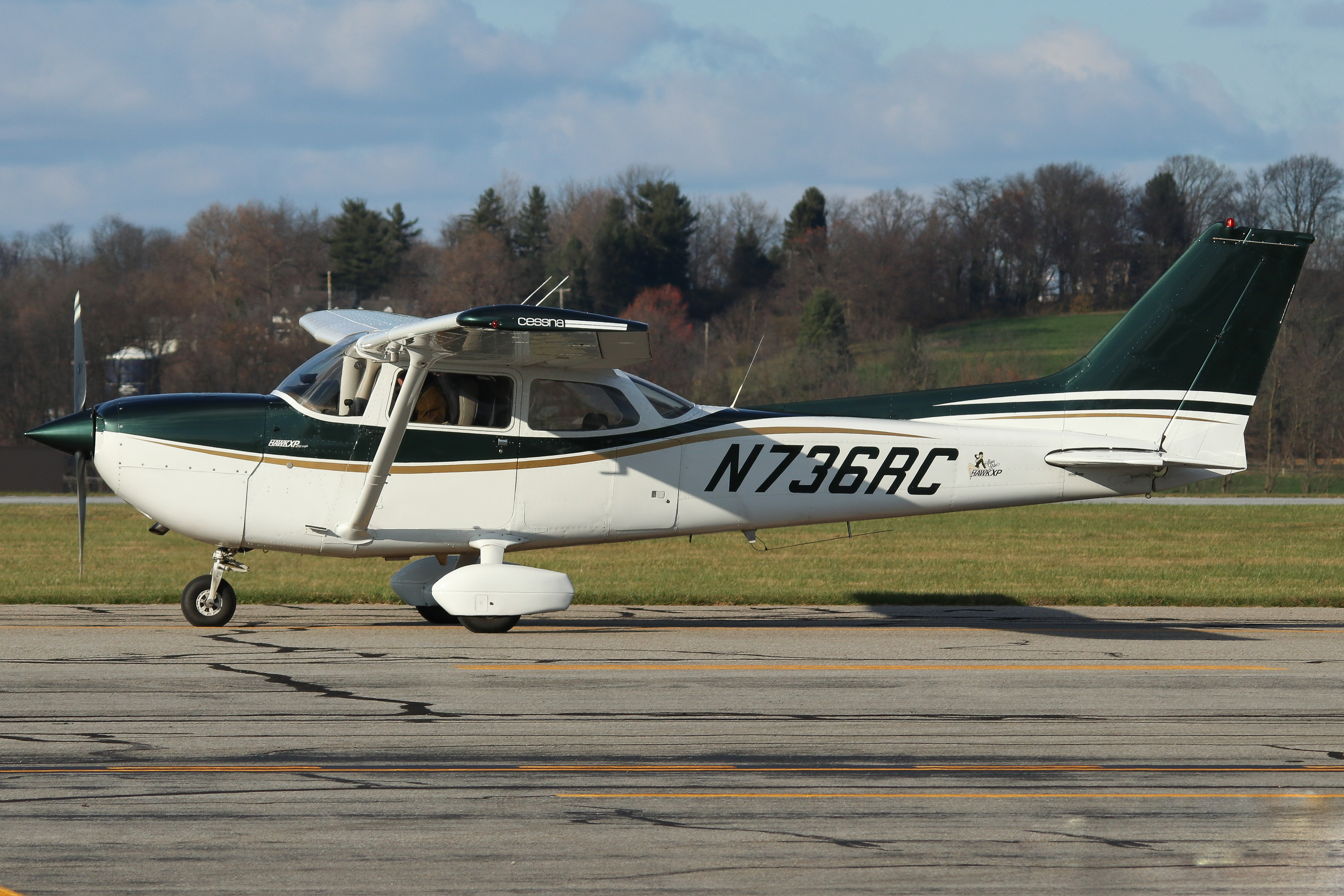 Full size: PRIVATE Cessna R172K Hawk XP N736RC at Lancaster Airport