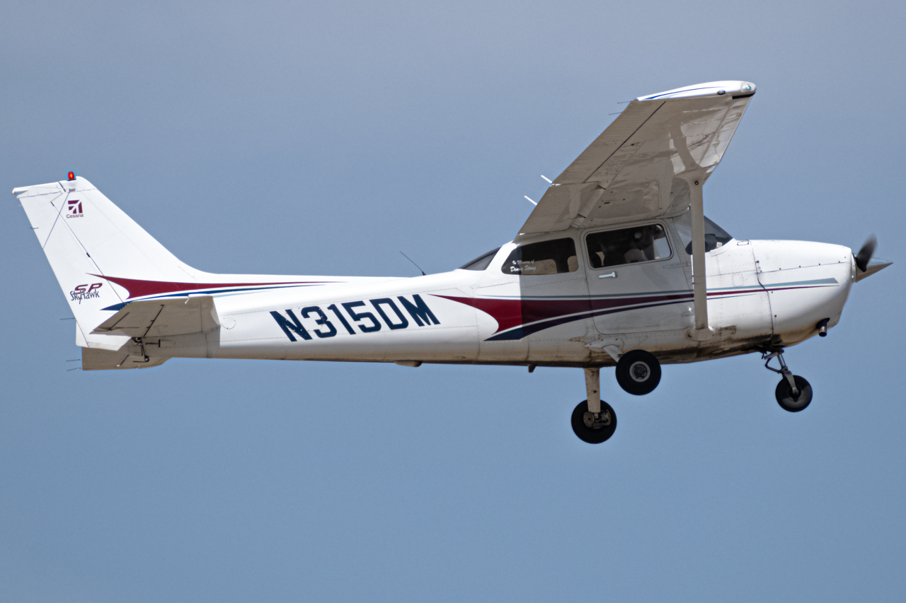 Full size: PRIVATE Cessna 172 N315DM at Vance Brand Airport