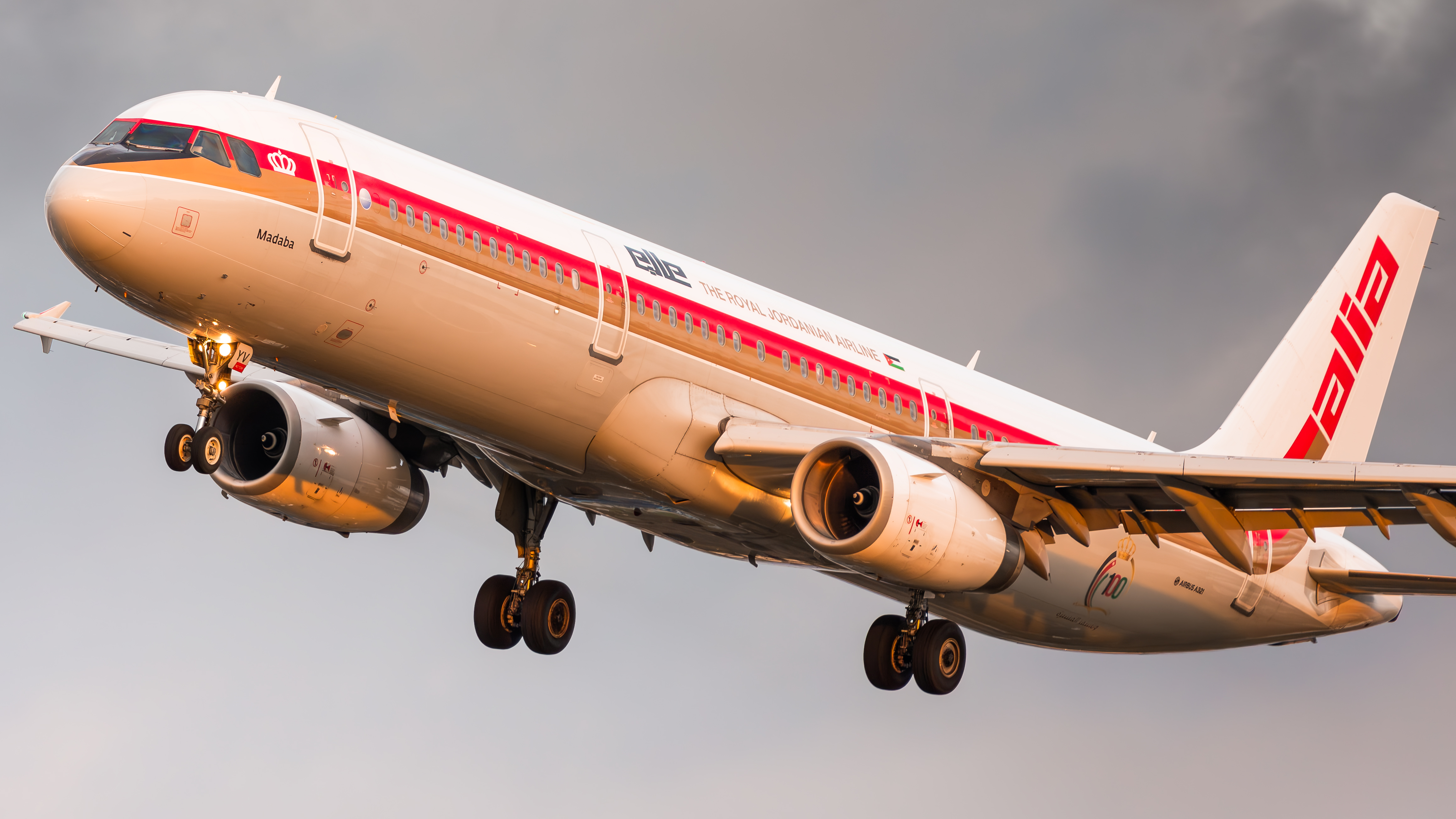 Full size: Royal Jordanian Airbus A321-200 JY-AYV at London Heathrow International Airport