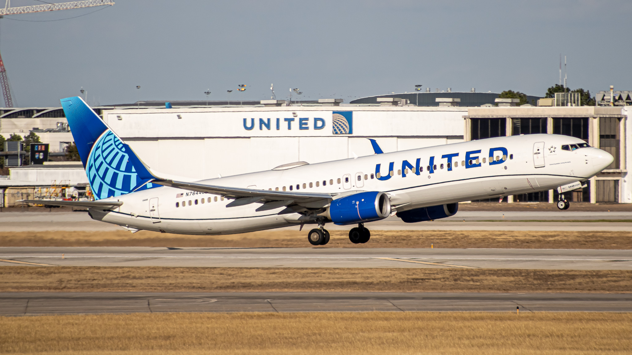 Full size: United Airlines Boeing 737-800 N78448 at Houston-George Bush Intercontinental Airport