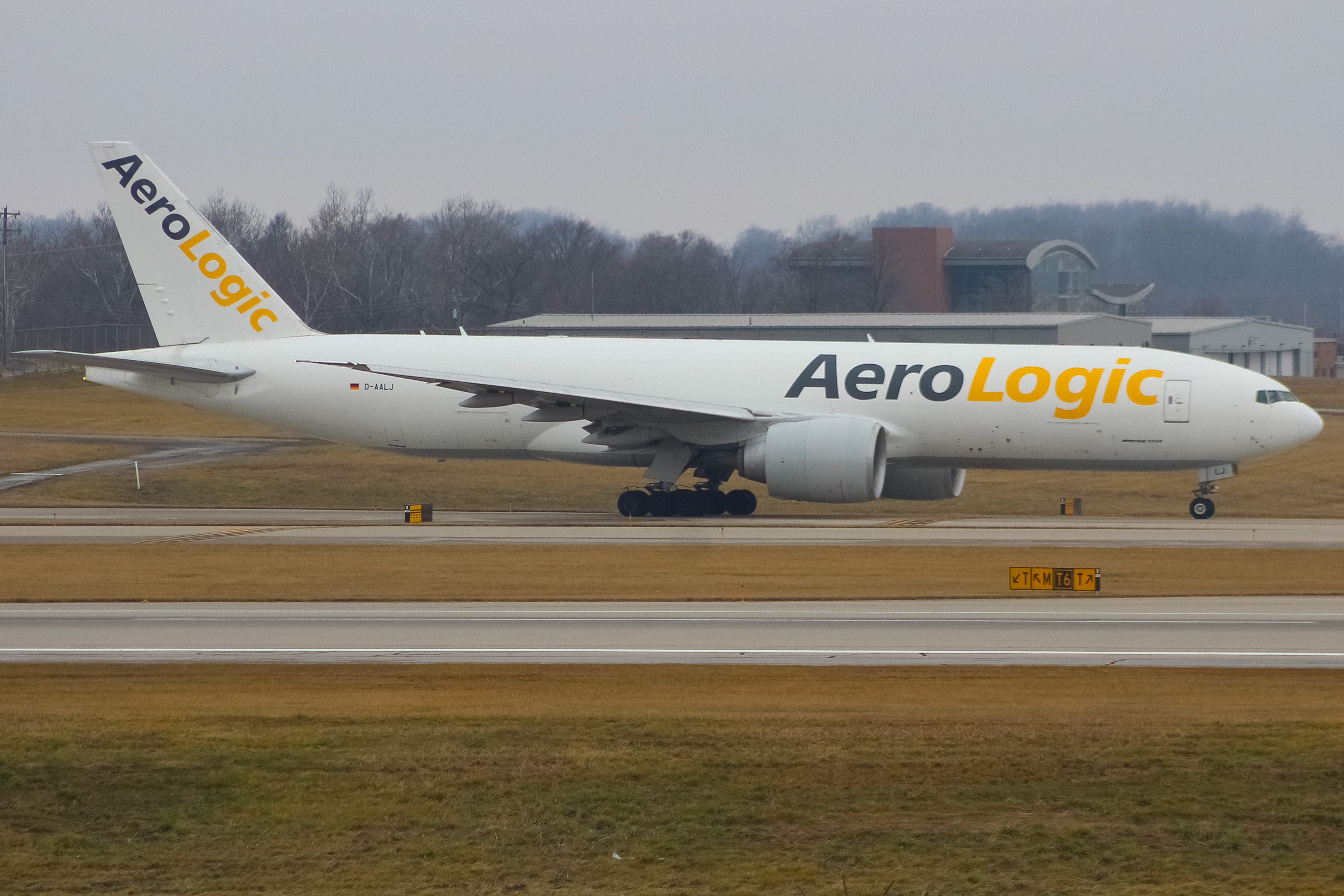 Full size: AeroLogic Boeing 777-F D-AALJ at Cincinnati/Northern Kentucky International Airport