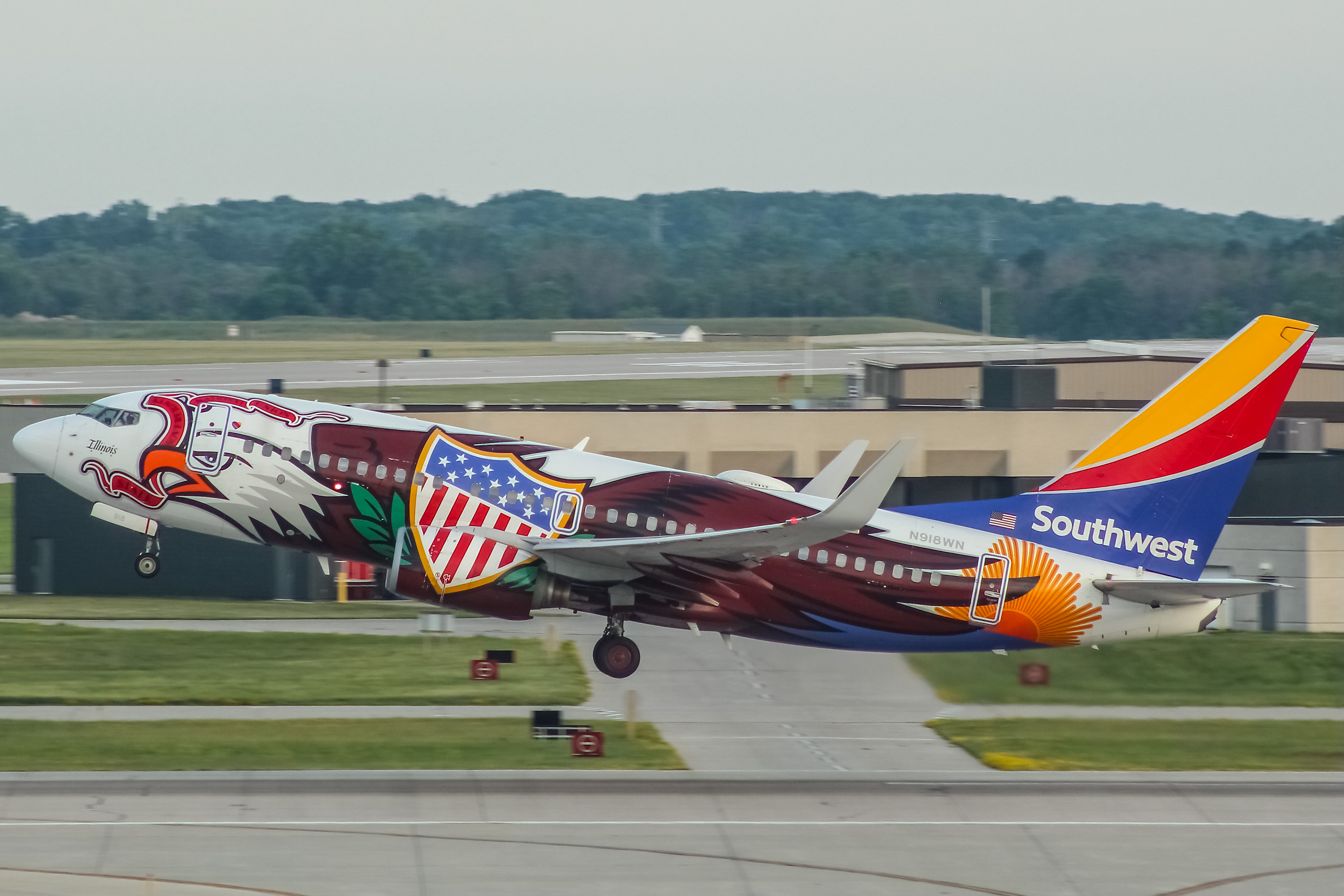 Full size: Southwest Airlines Boeing 737-700 N918WN at General Mitchell International Airport