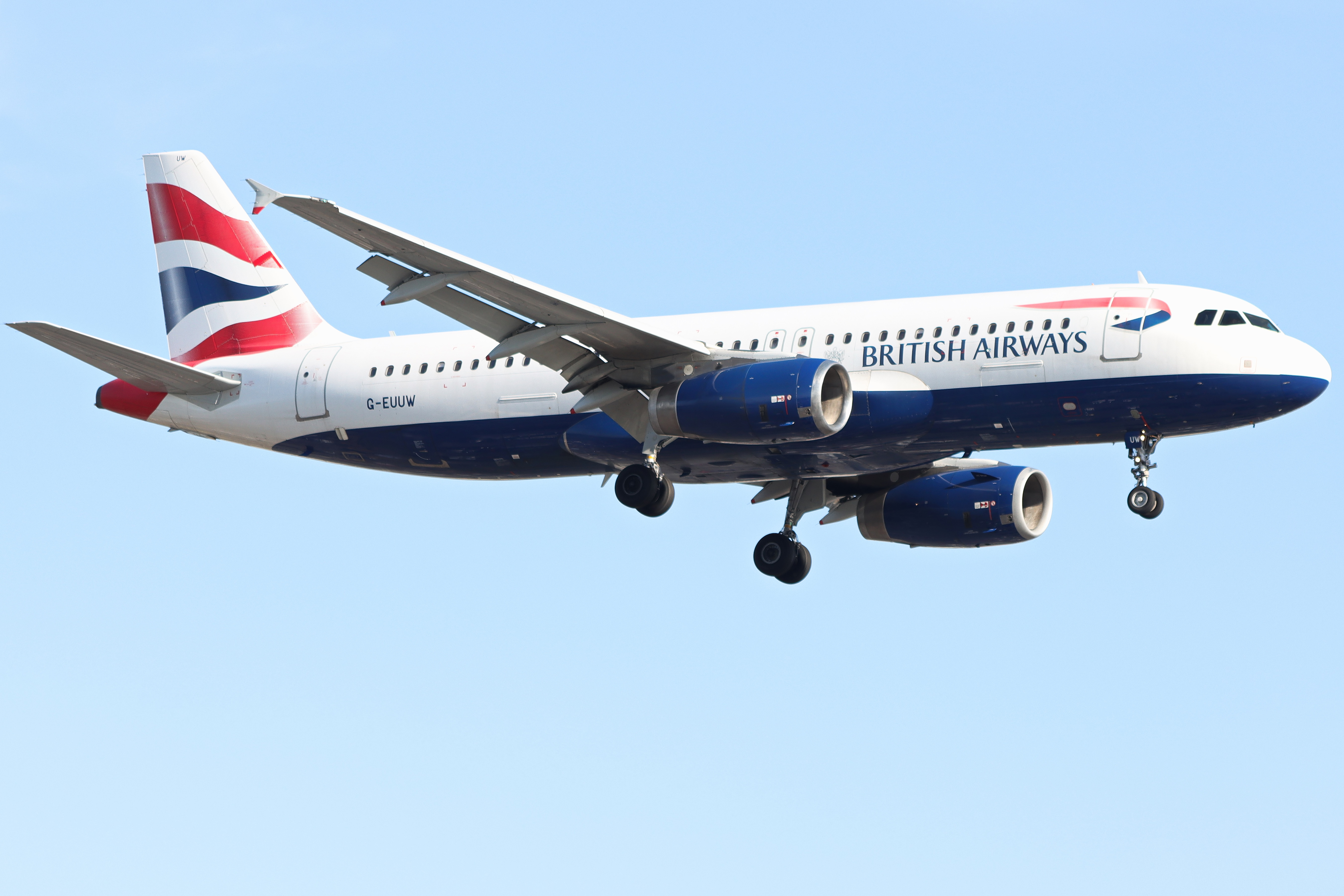 Full size: British Airways Airbus A320 G-EUUW at London Heathrow International Airport