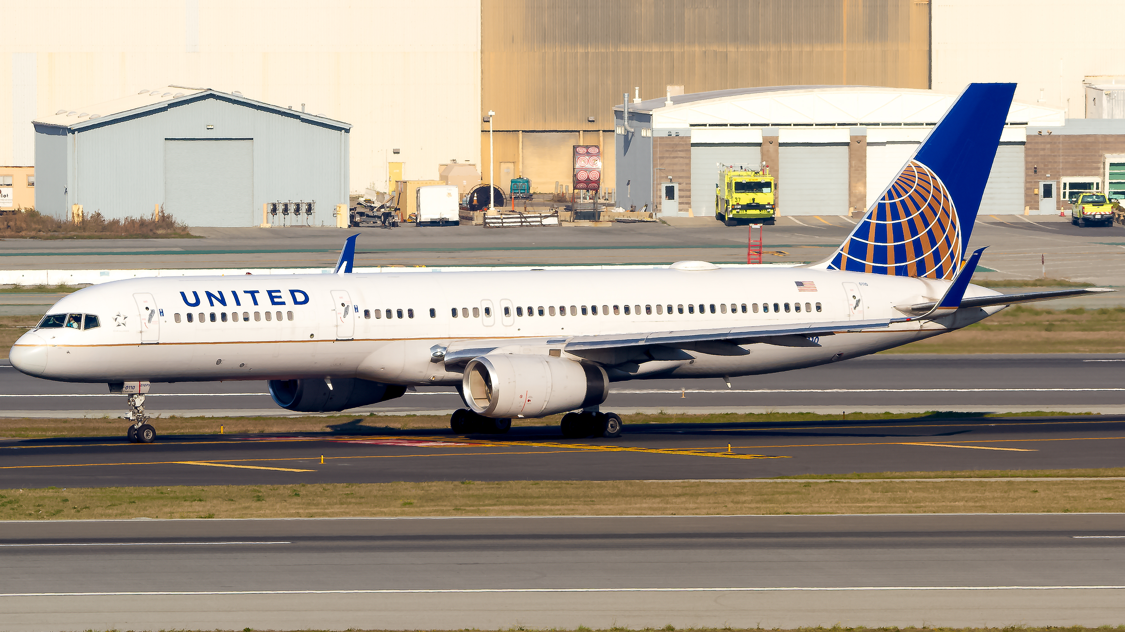 Full size: United Airlines Boeing 757-200 N13110 at San Francisco International Airport