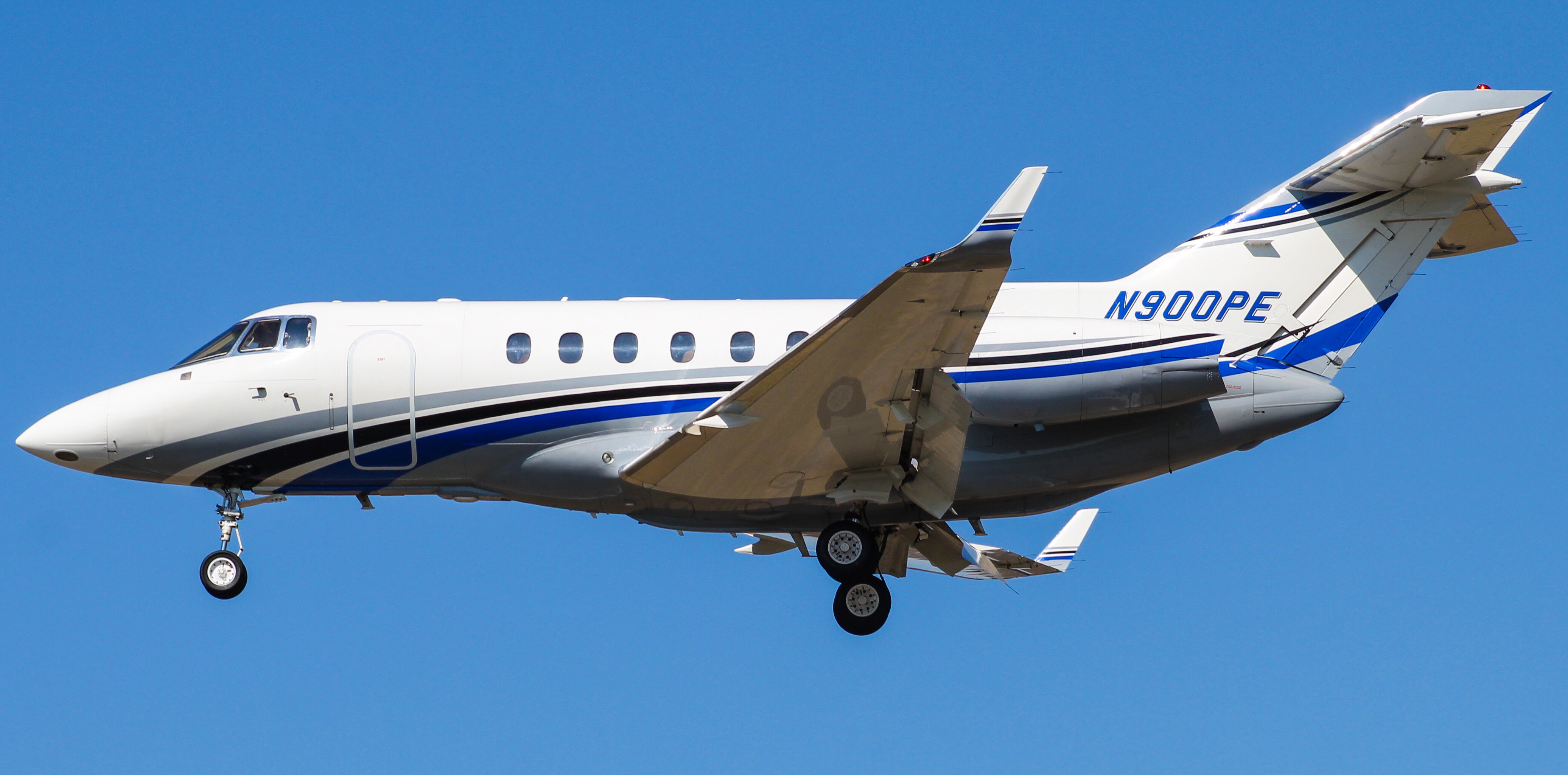 Full size: PRIVATE Beechcraft Hawker 900 N900PE at Lancaster Airport