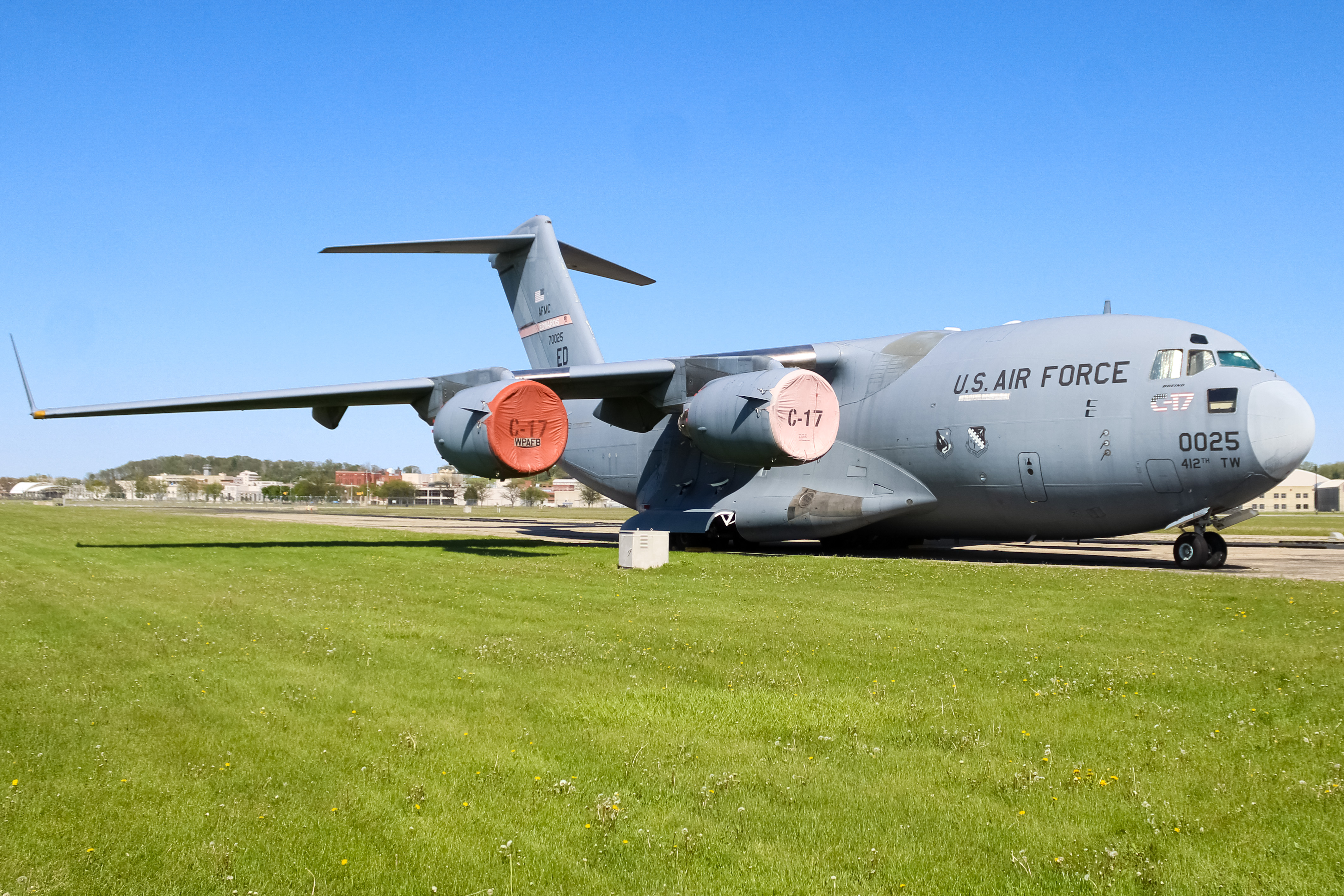 Full size: USAF - United States Air Force Boeing C-17 Globemaster III 87-0025 at Wright-Patterson Air Force Base