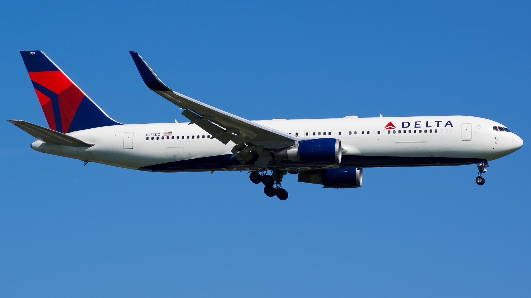 Full size: Delta Airlines Boeing 767-300ER N173DZ at John F. Kennedy International Airport