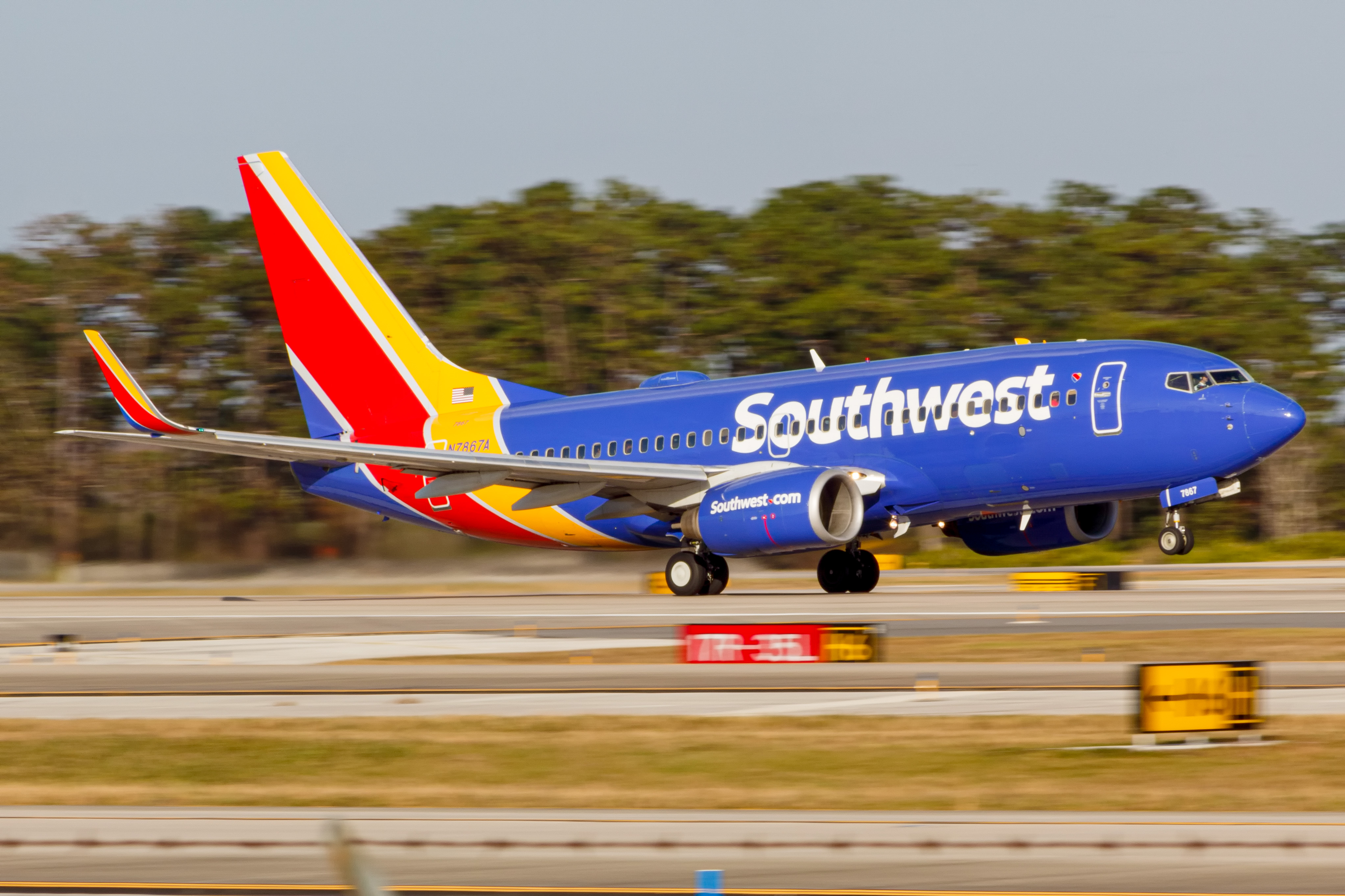 Full size: Southwest Airlines Boeing 737-700 N7867A at Orlando International Airport