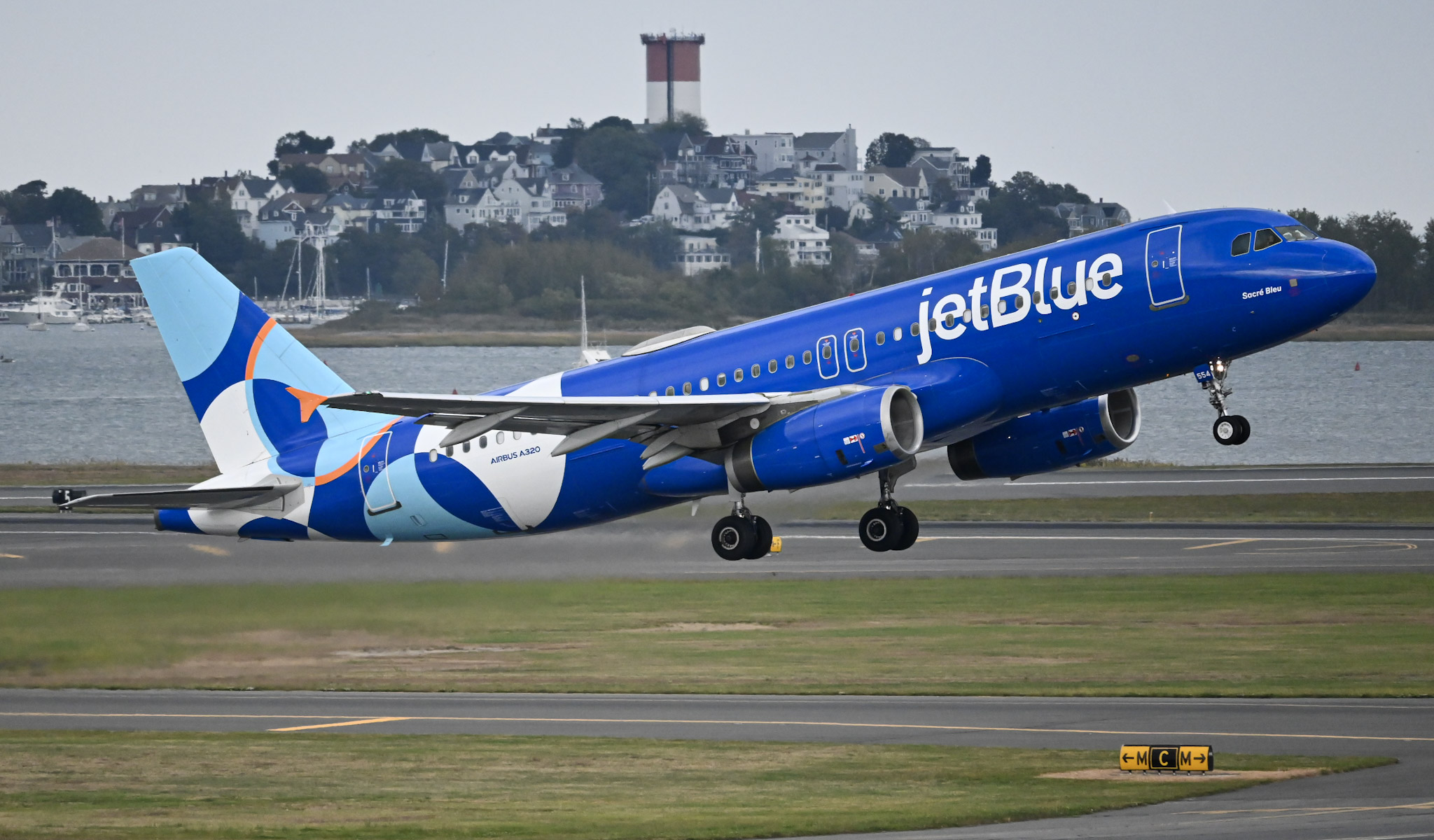 Full size: JetBlue Airways Airbus A320 N554JB at General Edward Lawrence Logan International Airport