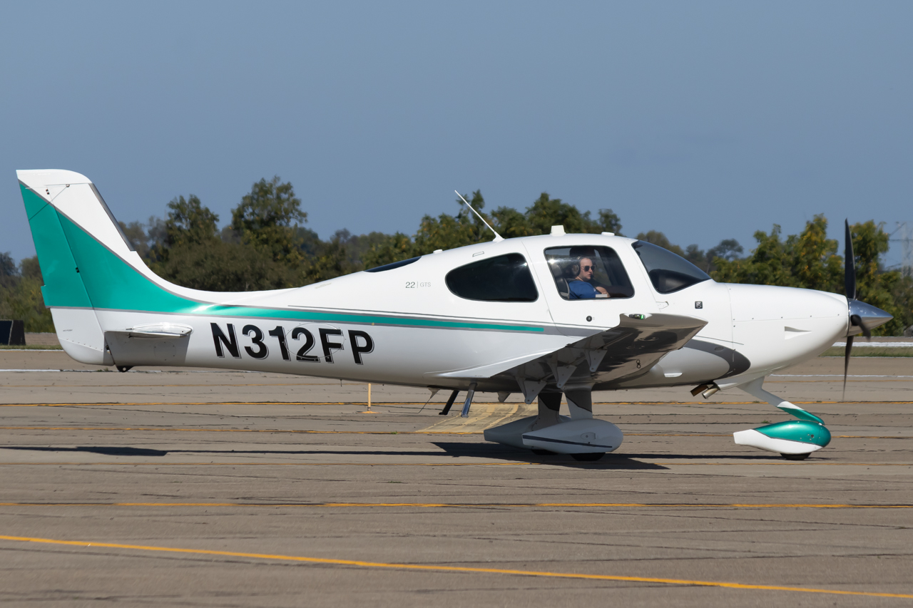 Full size: PRIVATE Cirrus SR-22 N312FP at Pittsburgh Allegheny County Airport