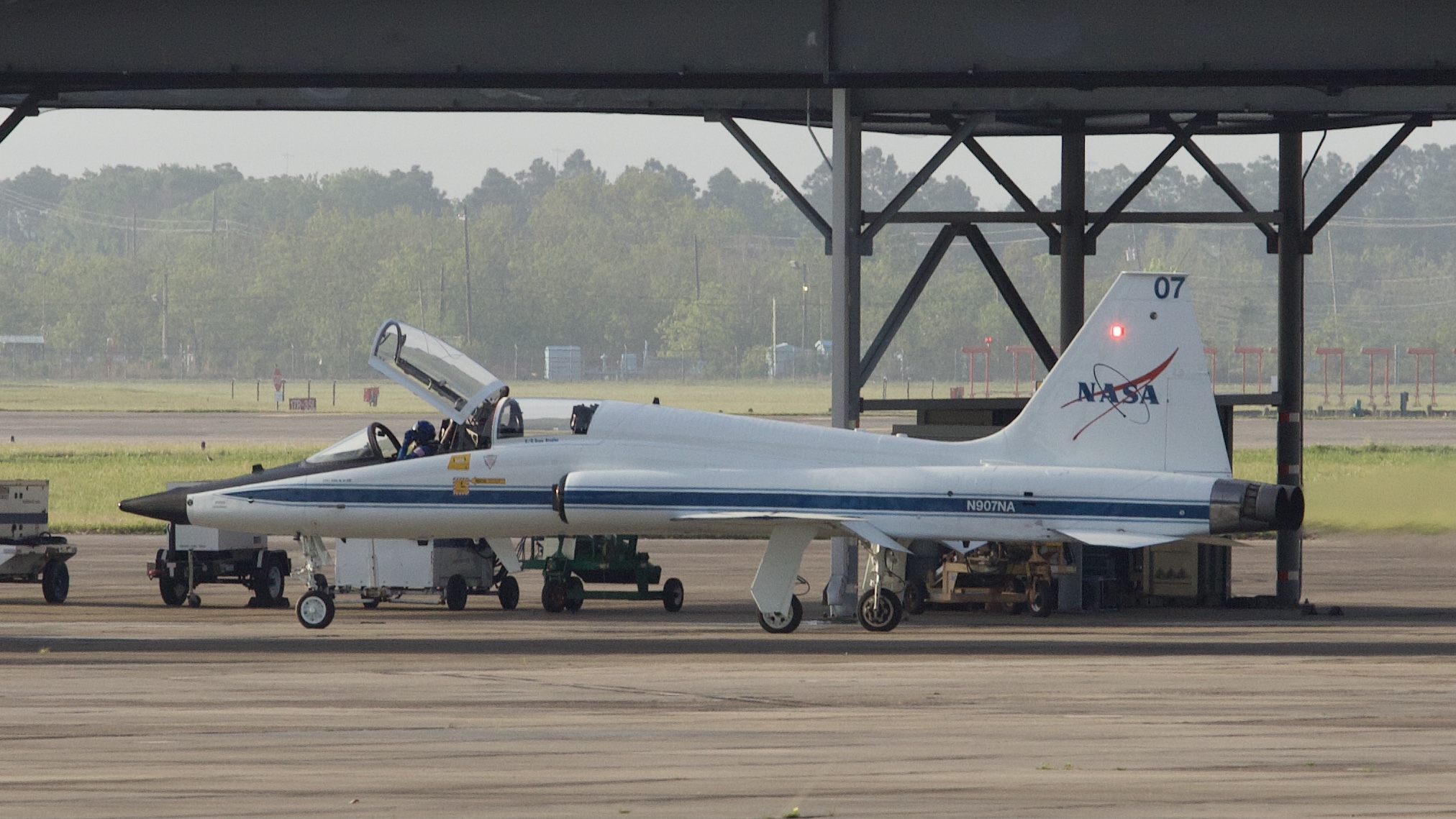 Full size: NASA Northrop T-38 Talon N907NA at Ellington Airport