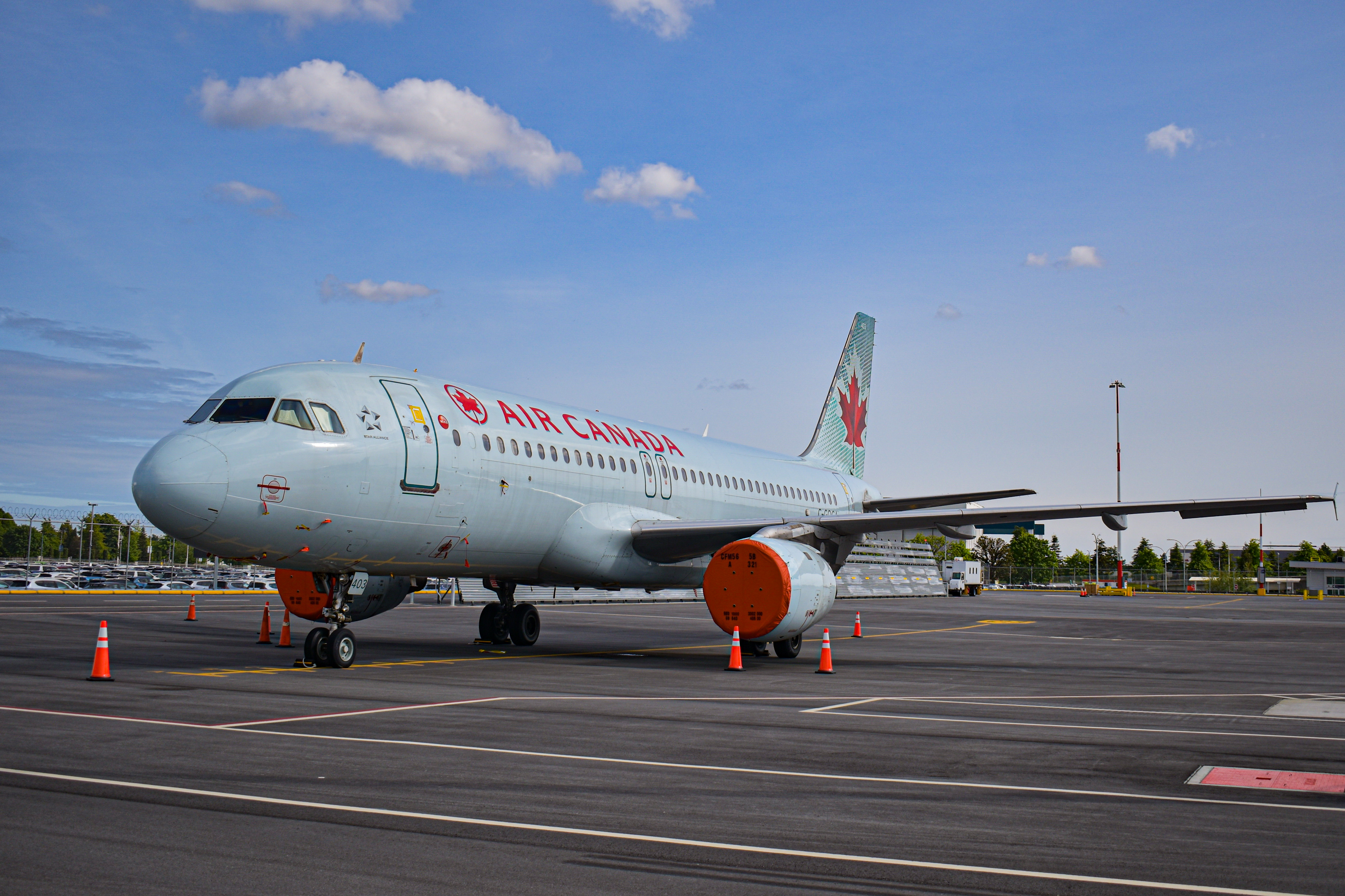 Full size: Air Canada Airbus A320 C-gqca  at Vancouver International Airport