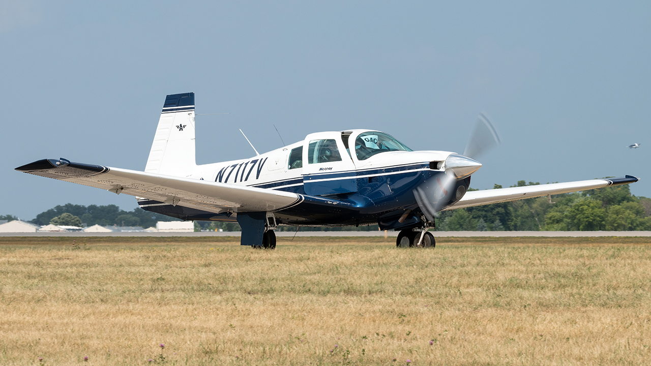 Full size: PRIVATE Mooney M20 N7117V at Wittman Regional Airport