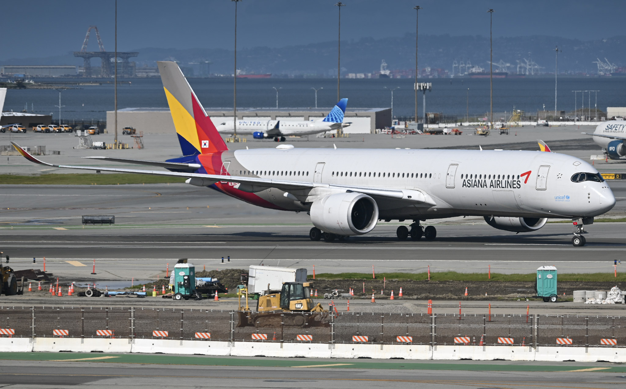 Full size: Asiana Airlines Airbus A350-900 HL8079 at San Francisco International Airport