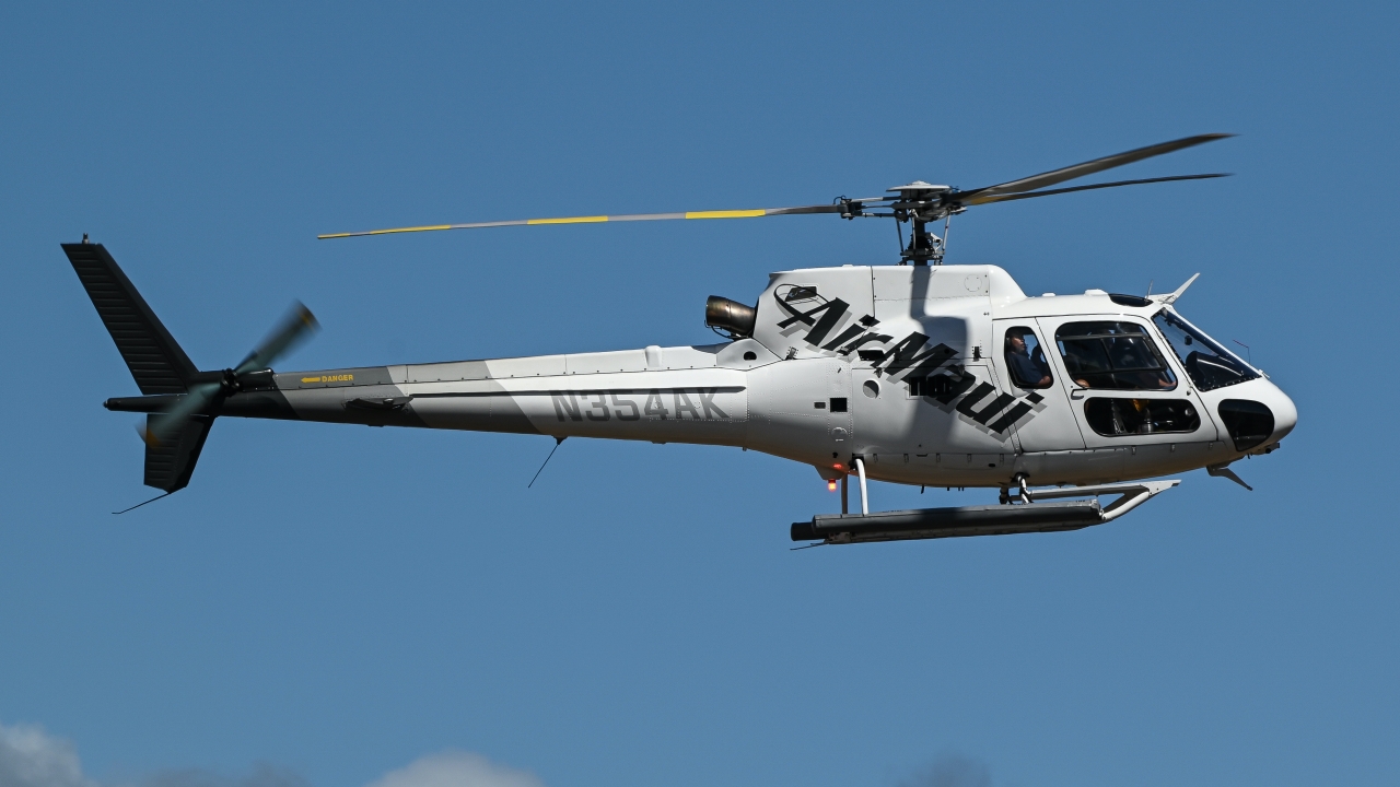 Full size: Air Maui Eurocopter AS 350 B2 N354AK at Kahului Airport
