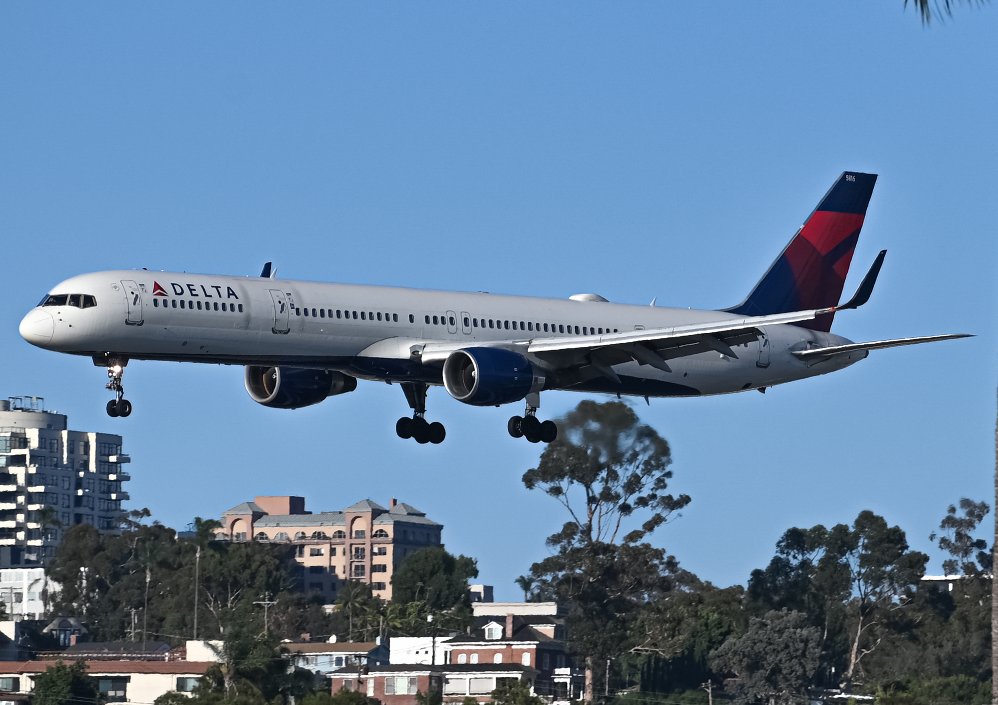 Full size: Delta Airlines Boeing 757-300 N596NW at San Diego International Airport