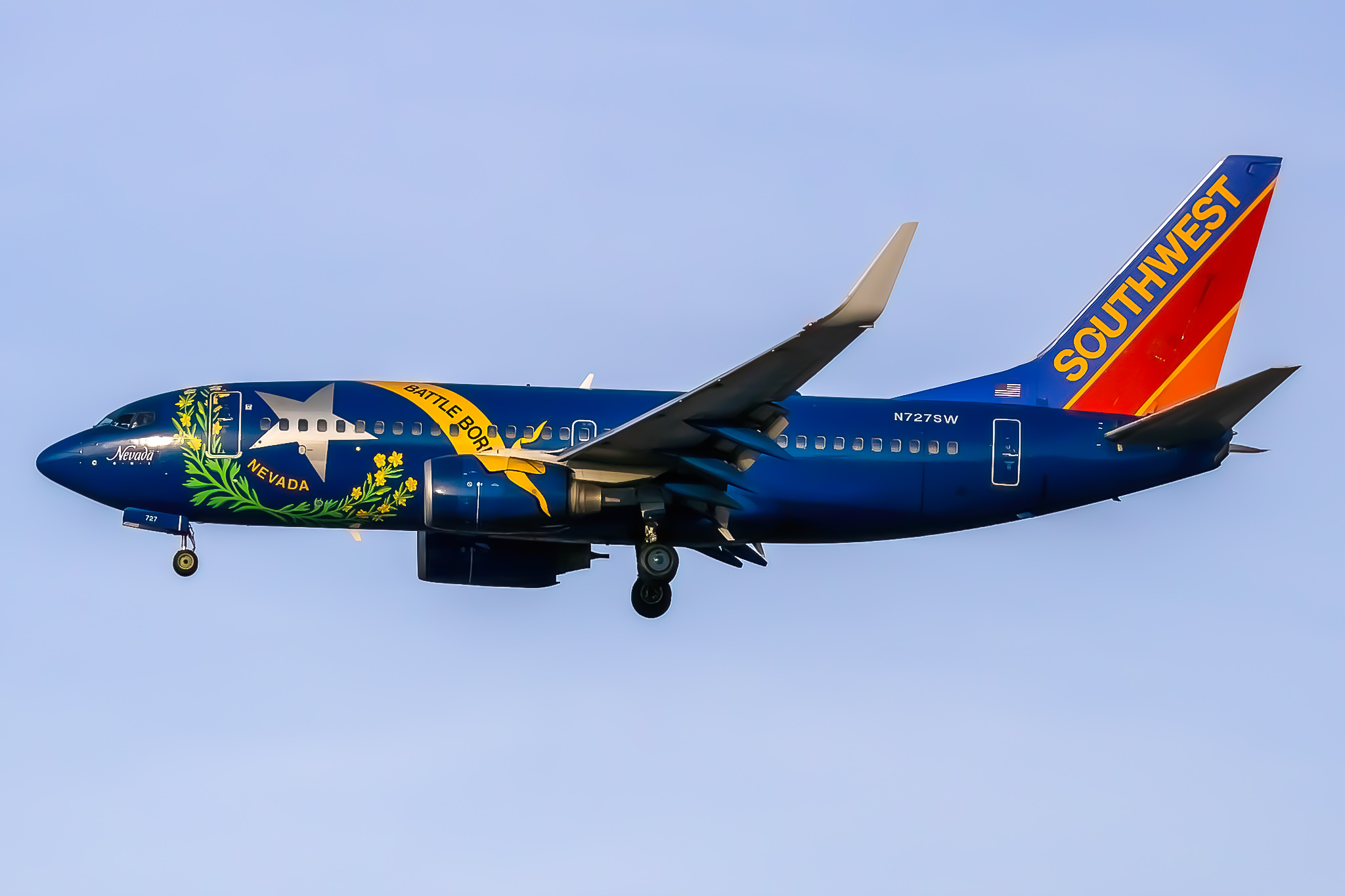 Full size: Southwest Airlines Boeing 737-700 N727SW at Boise Air Terminal/Gowen Field