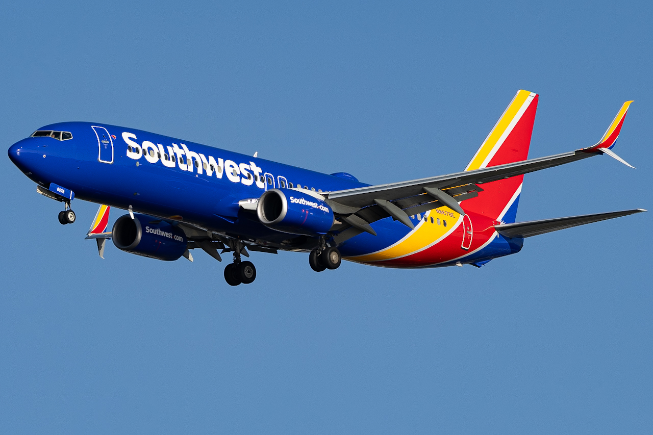 Full size: Southwest Airlines Boeing 737-800 N8678E at Tampa International Airport