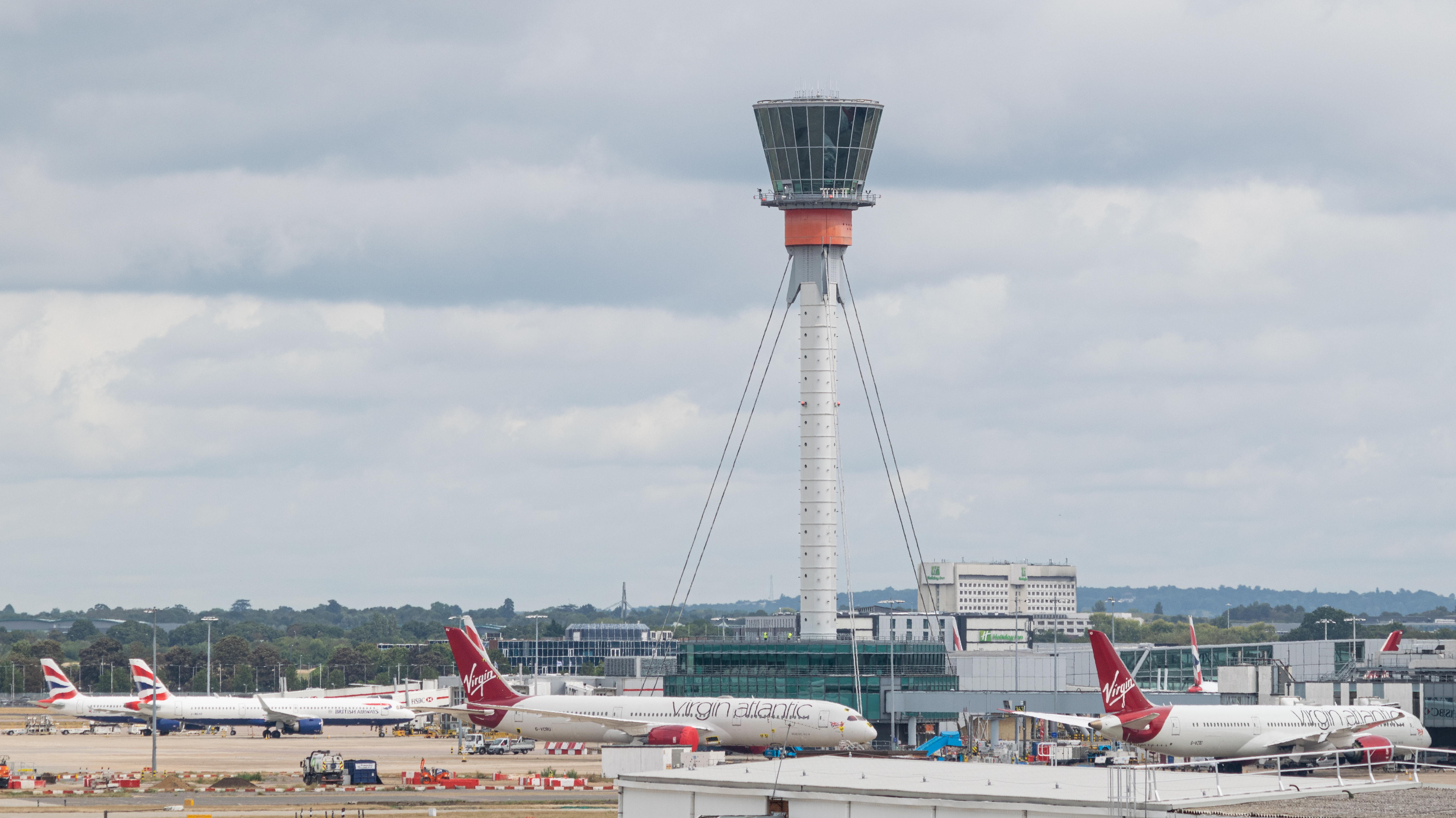 Full size: Airport Photo LHR at London Heathrow International Airport