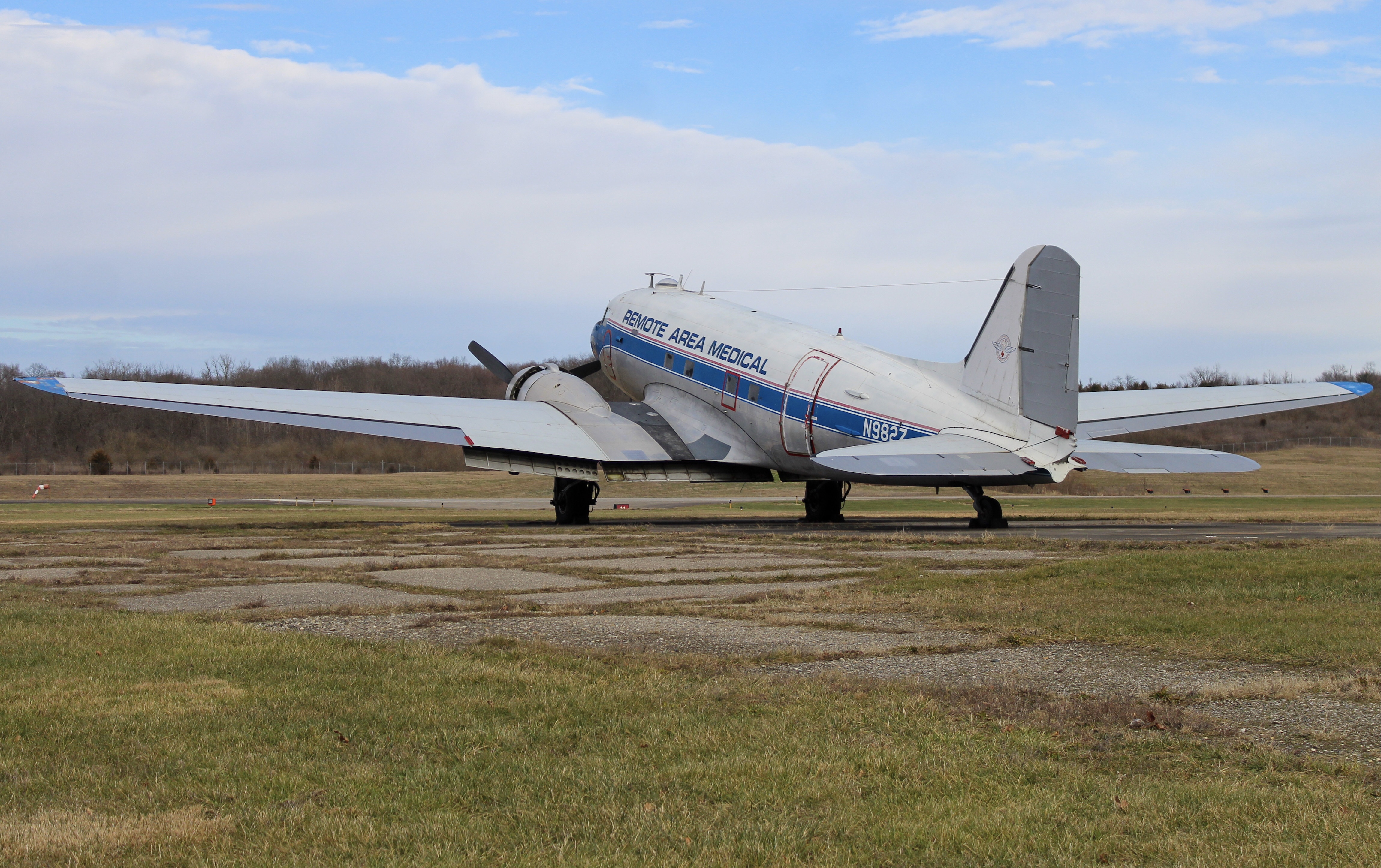 Full size: PRIVATE Douglas DC-3 N9827 at Butler County Regional Airport/Hogan Field