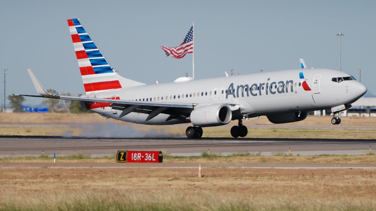 Full size: American Airlines Boeing 737-800 N944NN at Dallas-Fort Worth International Airport