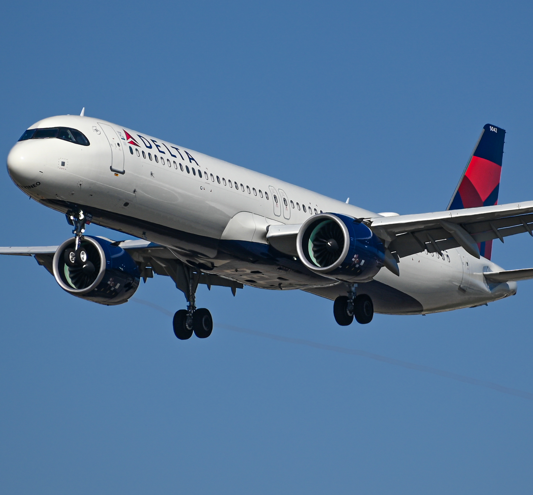Full size: Delta Airlines Airbus A321NEO N542DE at Los Angeles International Airport