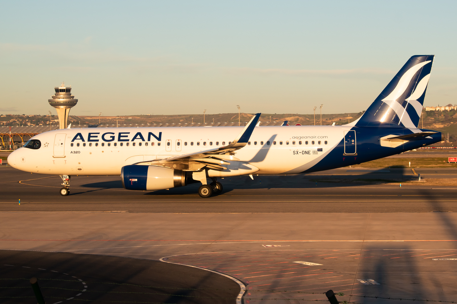 Full size: Aegean Airlines Airbus A320 SX-DNE at Madrid Barajas Airport