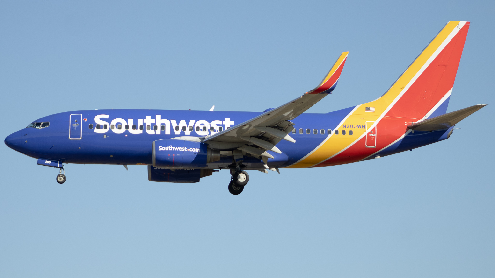 Full size: Southwest Airlines Boeing 737-700 N200WN at Baltimore/Washington International Thurgood Marshall Airport