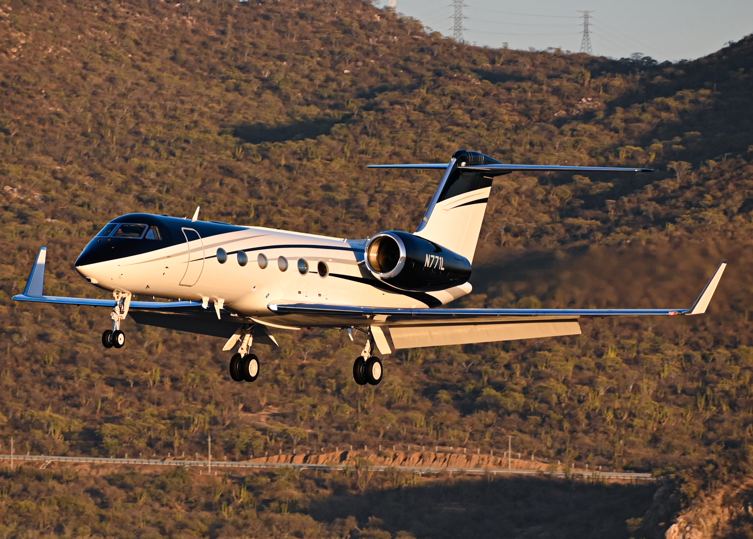 Full size: PRIVATE Gulfstream G450 N771L at Aeropuerto de Cabo San Lucas Internacional