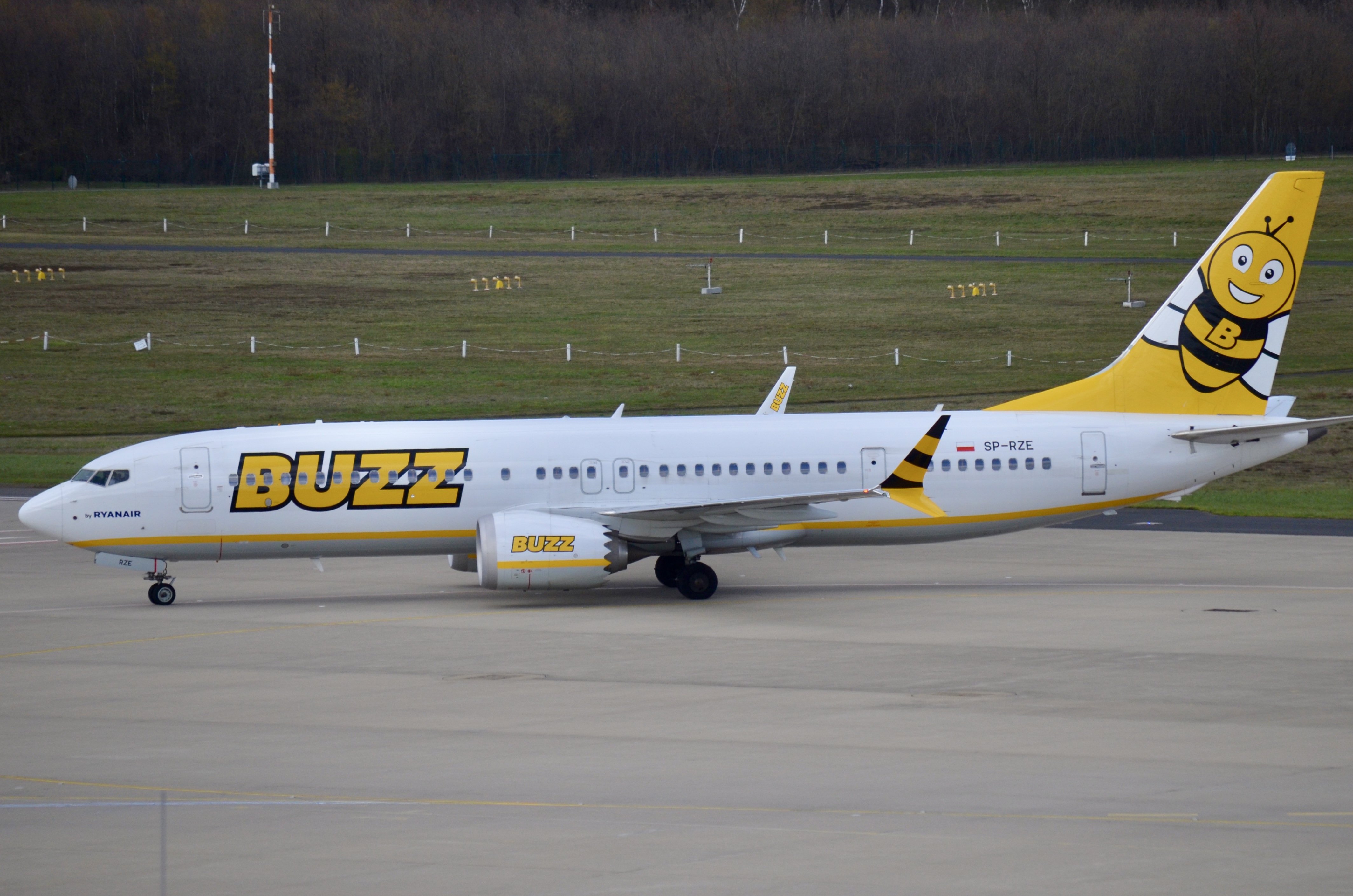 Full size: Buzz Boeing 737 MAX 8 SP-RZE at Cologne Bonn Airport