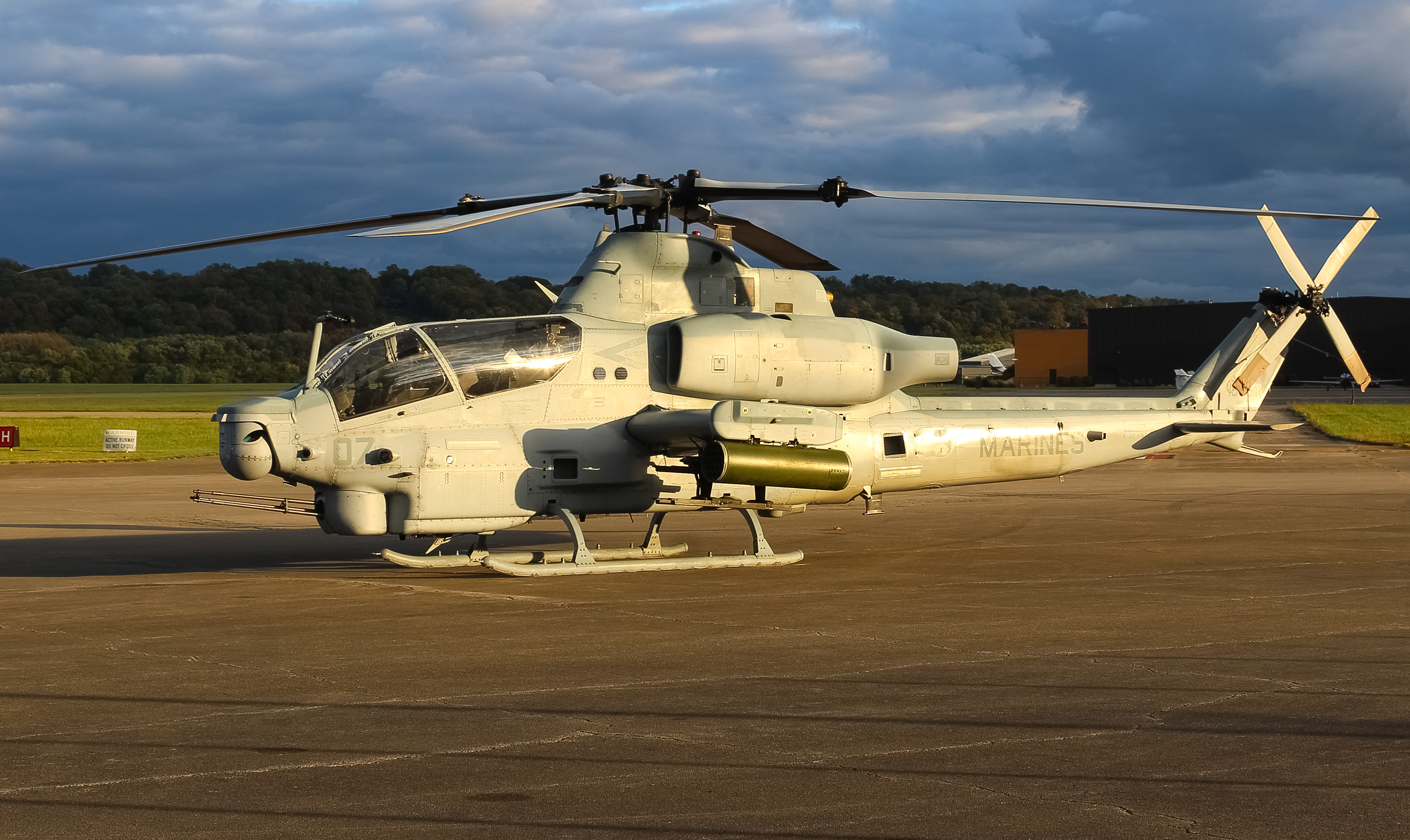 Full size: USMC - United States Marine Corp Bell AH-1Z Viper 169511 at Cincinnati Municipal Airport/Lunken Field