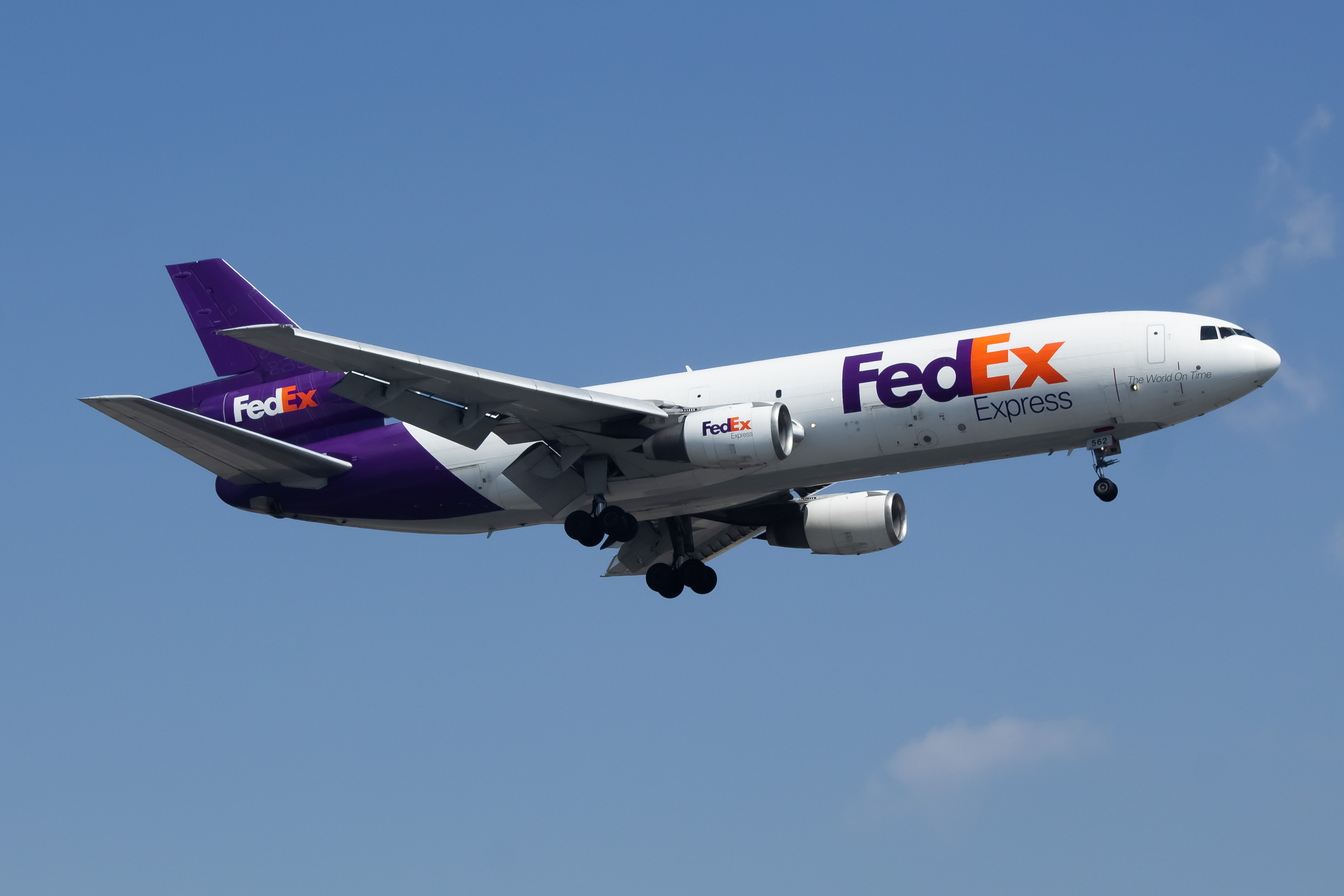 Full size: FedEx  McDonnell Douglas DC-10 N526FE at Newark Liberty International Airport