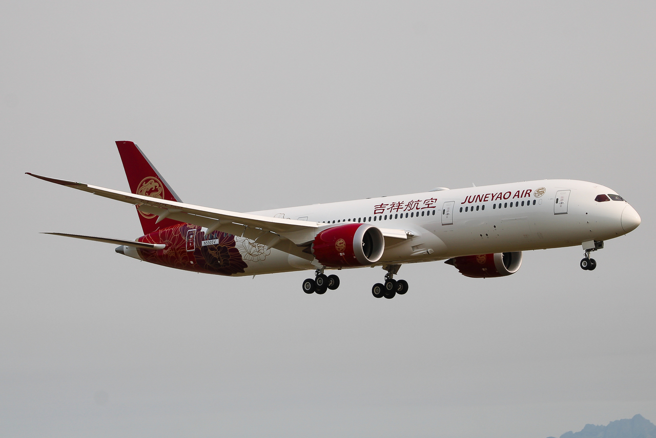 Full size: Juneyao Airlines Boeing 787-9 N5505V at Snohomish County Airport (Paine Field)