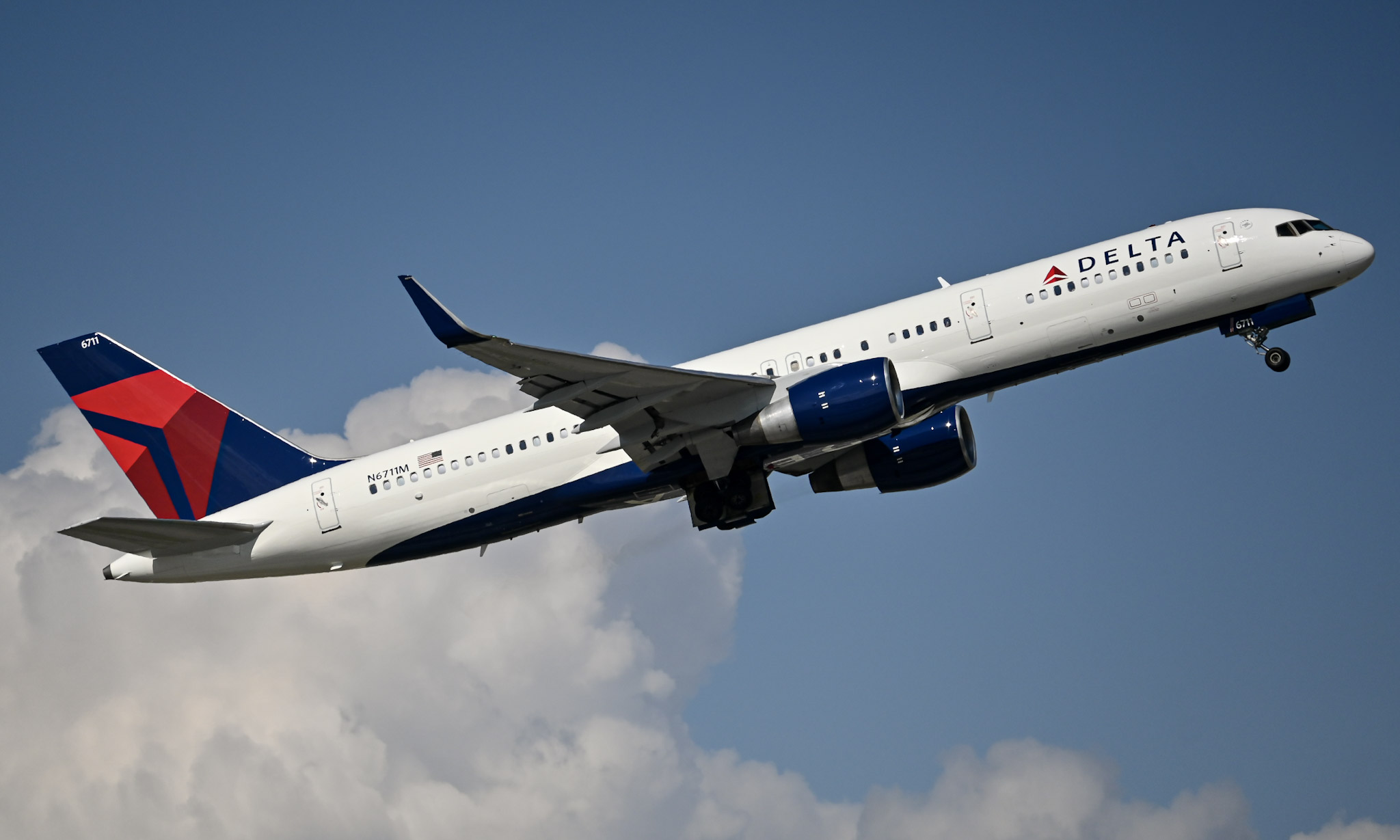 Full size: Delta Airlines Boeing 757-200 N6711M at Fort Lauderdale/Hollywood International Airport