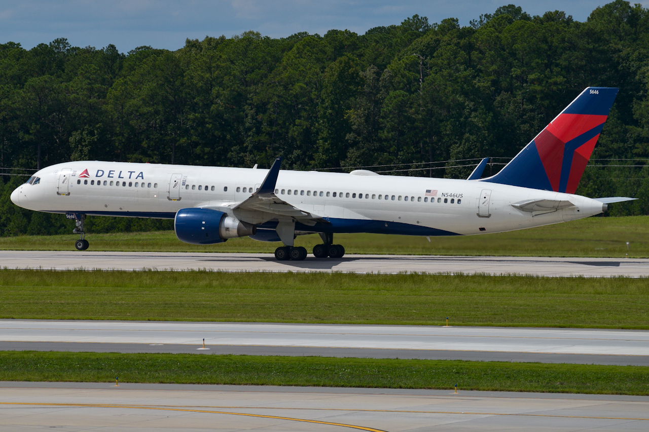 Full size: Delta Airlines Boeing 757-200 N546US at Raleigh-Durham International Airport